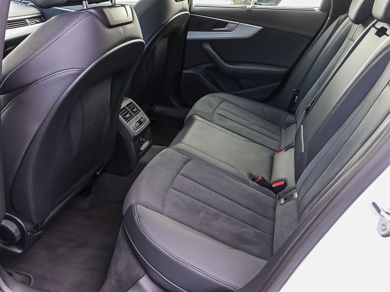 Audi A4 Avant S line 40TDI Navi Matrix Panorama ACC AHK