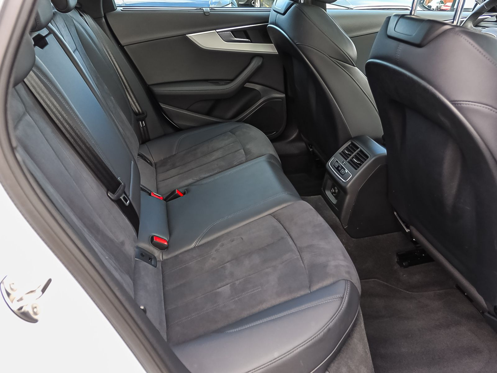 Audi A4 Avant S line 40TDI Navi Matrix Panorama ACC AHK