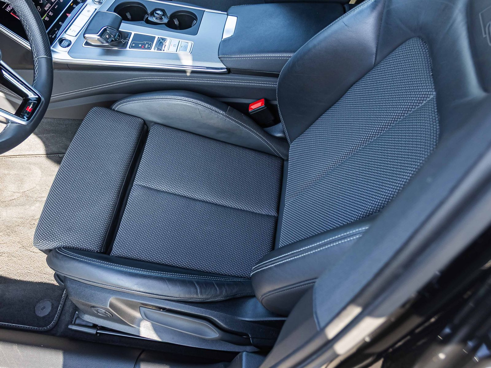 Audi A6 Avant S line 55TFSI qu Navi Matrix Standhzg ACC