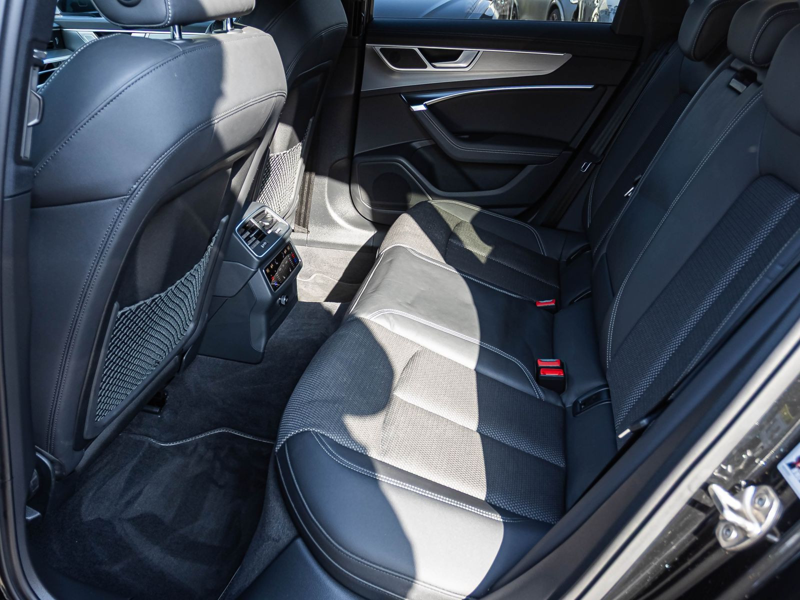 Audi A6 Avant S line 55TFSI qu Navi Matrix Standhzg ACC