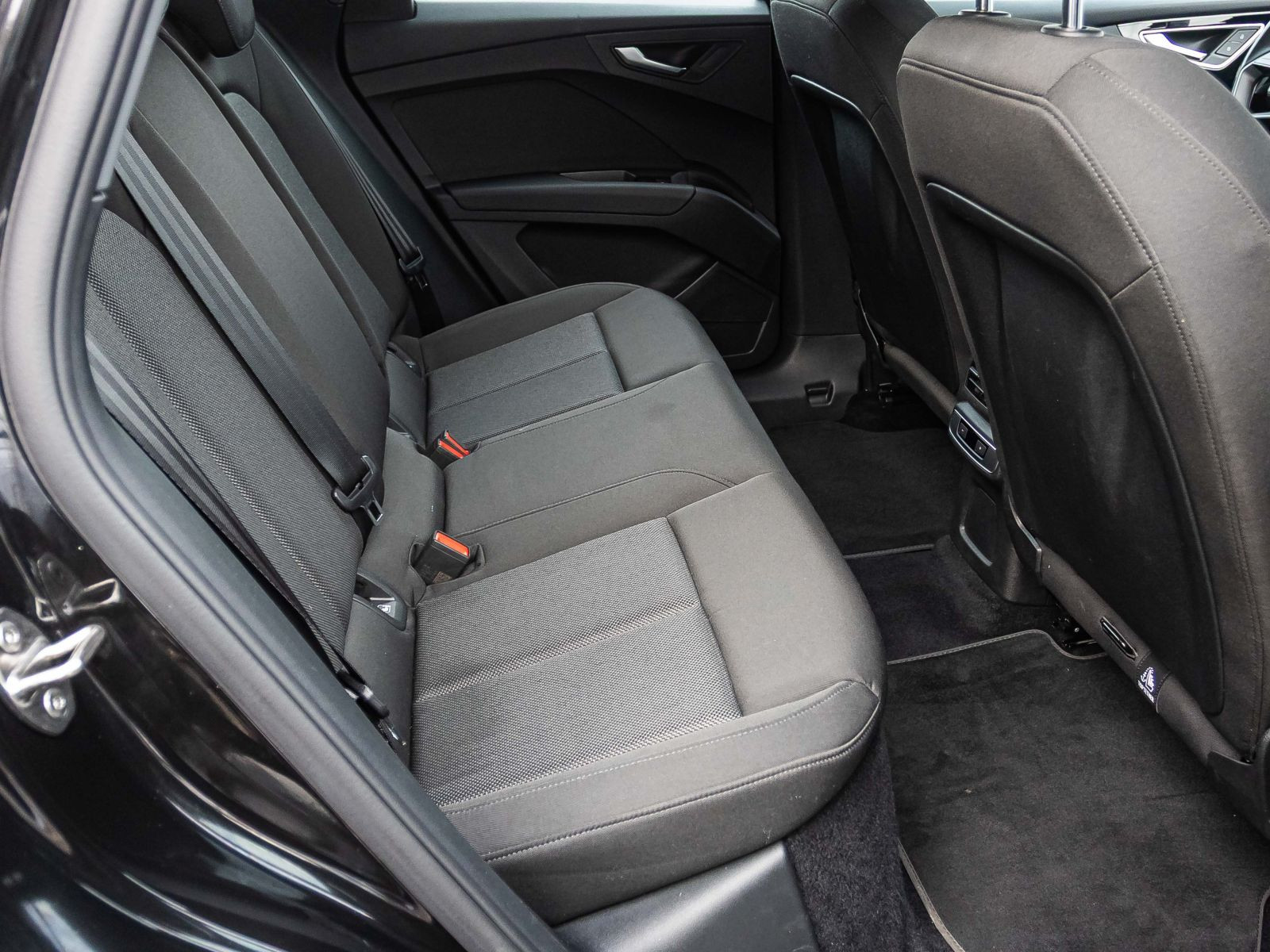 Audi Q4 e-tron 35 LED Standklima GRA EPH DAB