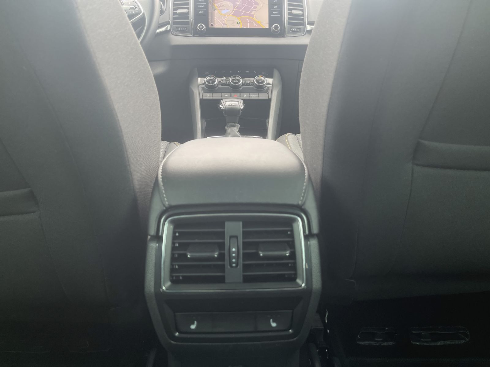 Skoda Karoq Clever 2.0 TDI Navi LED DSG EPH GRA CarPlay