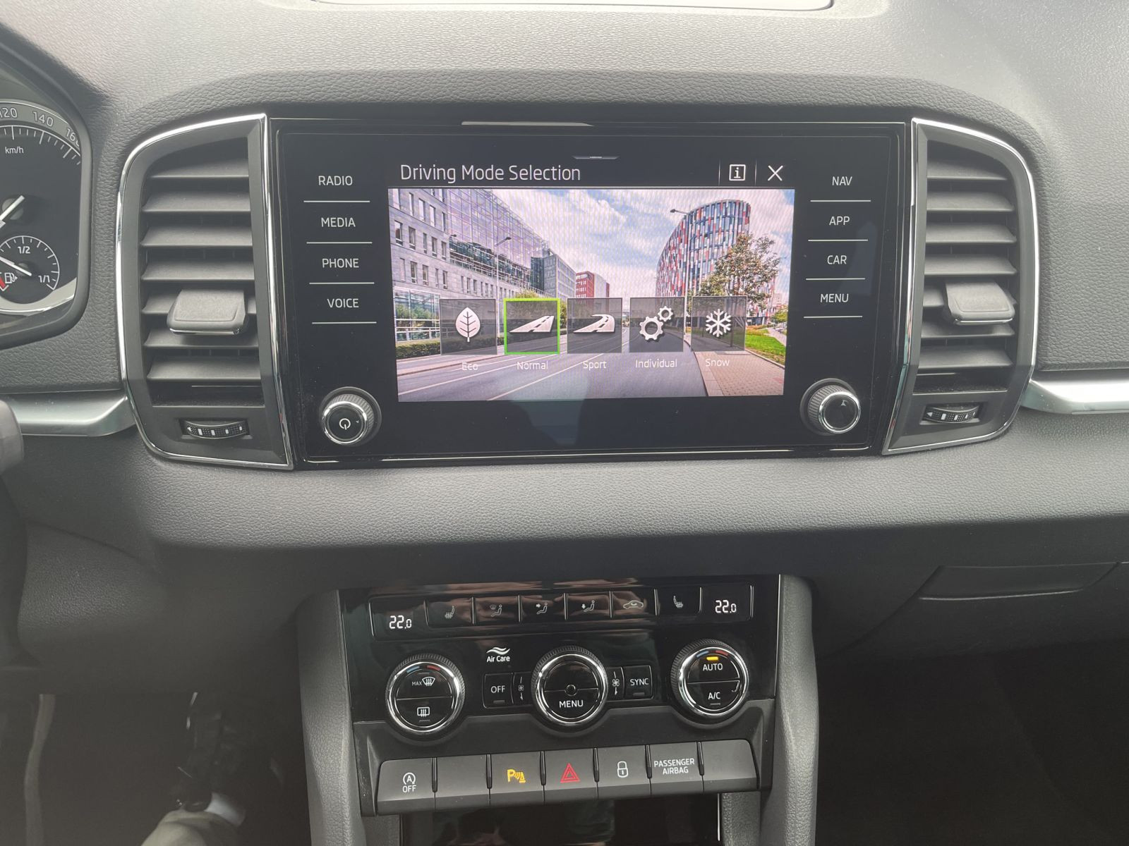 Skoda Karoq Clever 2.0 TDI Navi LED DSG EPH GRA CarPlay
