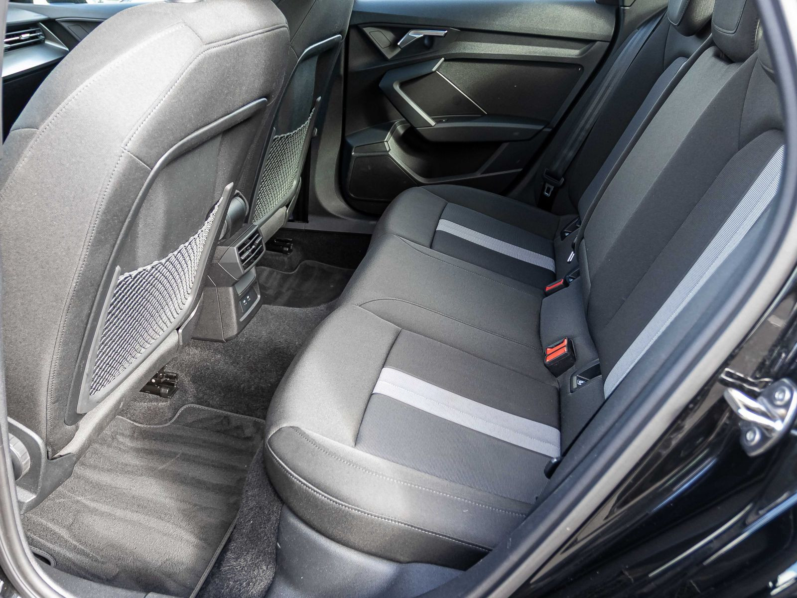 Audi A3 Limousine advanced 30TFSI Stronic Navi LED ACC