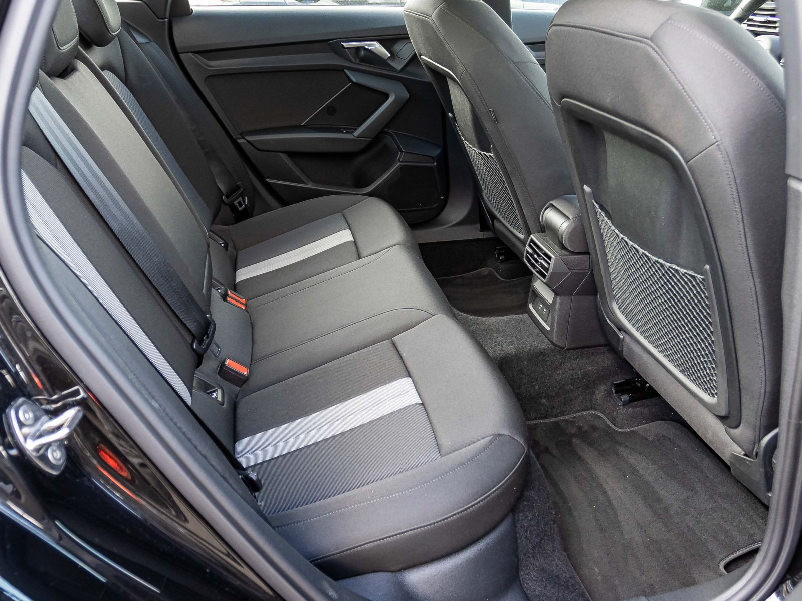 Audi A3 Limousine advanced 30TFSI Stronic Navi LED ACC