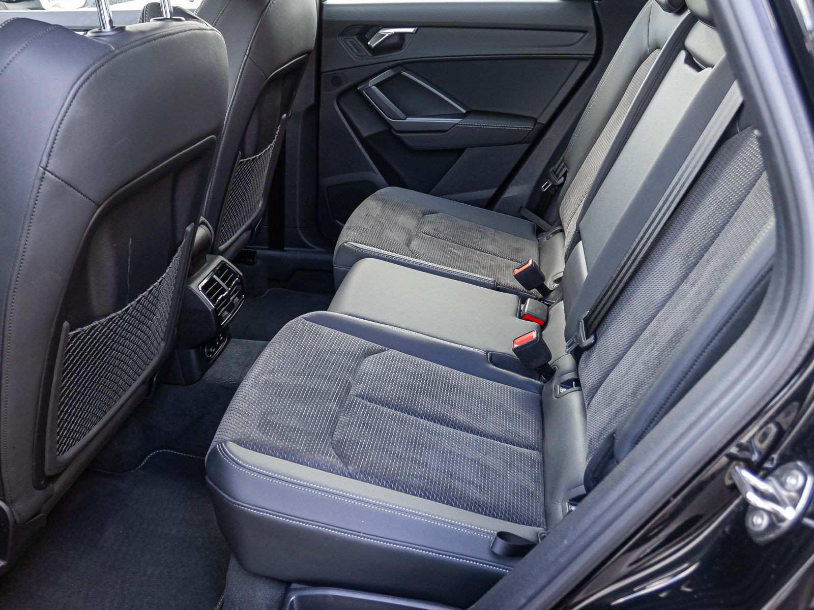 Audi Q3 S line 40TFSI qu Stronic Navi LED ACC CarPlay