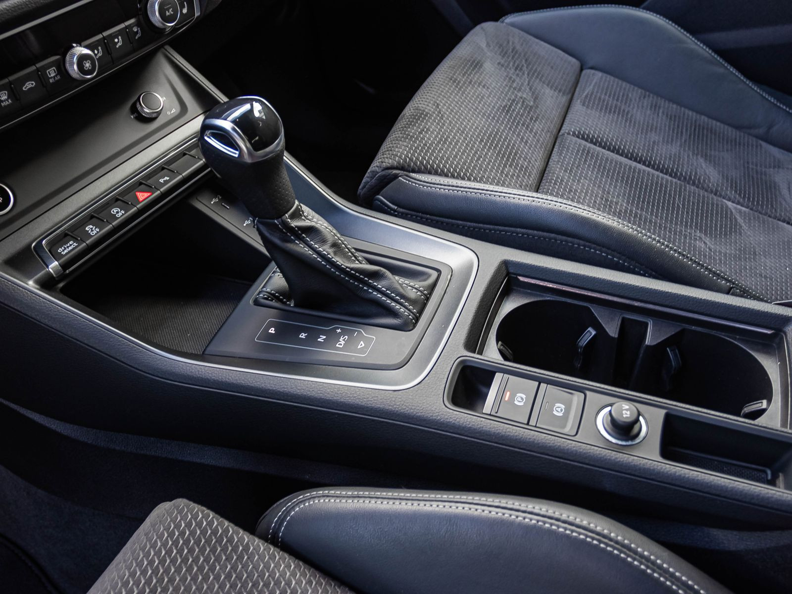 Audi Q3 S line 40TFSI qu Stronic Navi LED ACC CarPlay