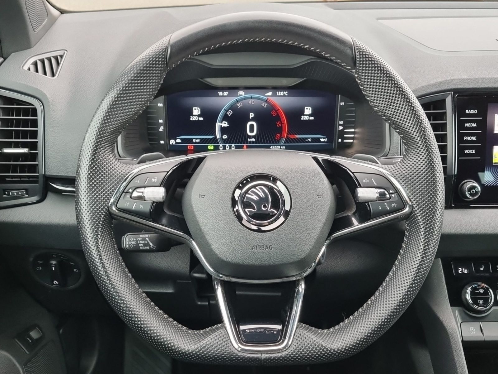 Skoda Karoq Sportline 2.0TDI DSG LED ACC AHK EPH