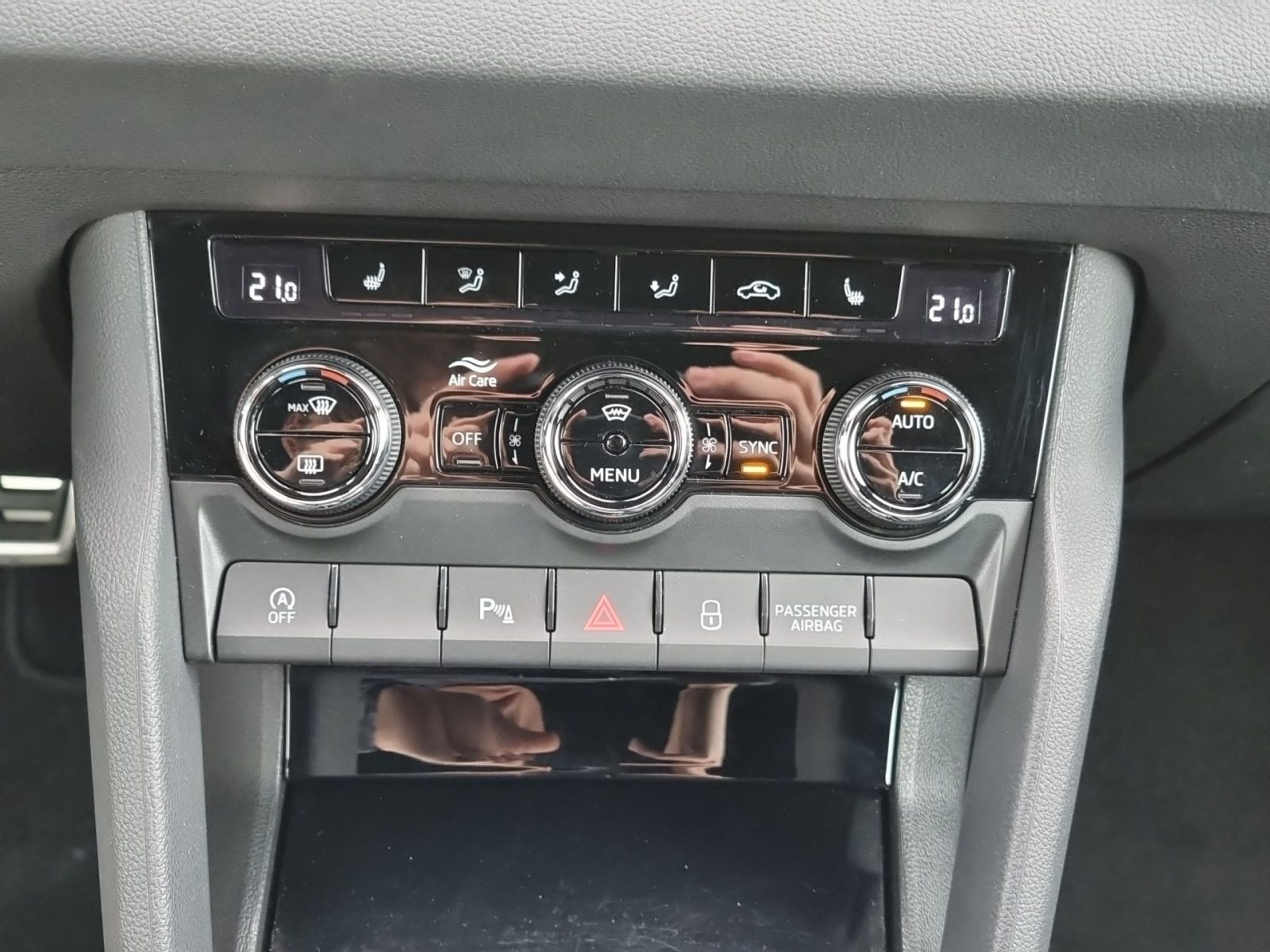 Skoda Karoq Sportline 2.0TDI DSG LED ACC AHK EPH