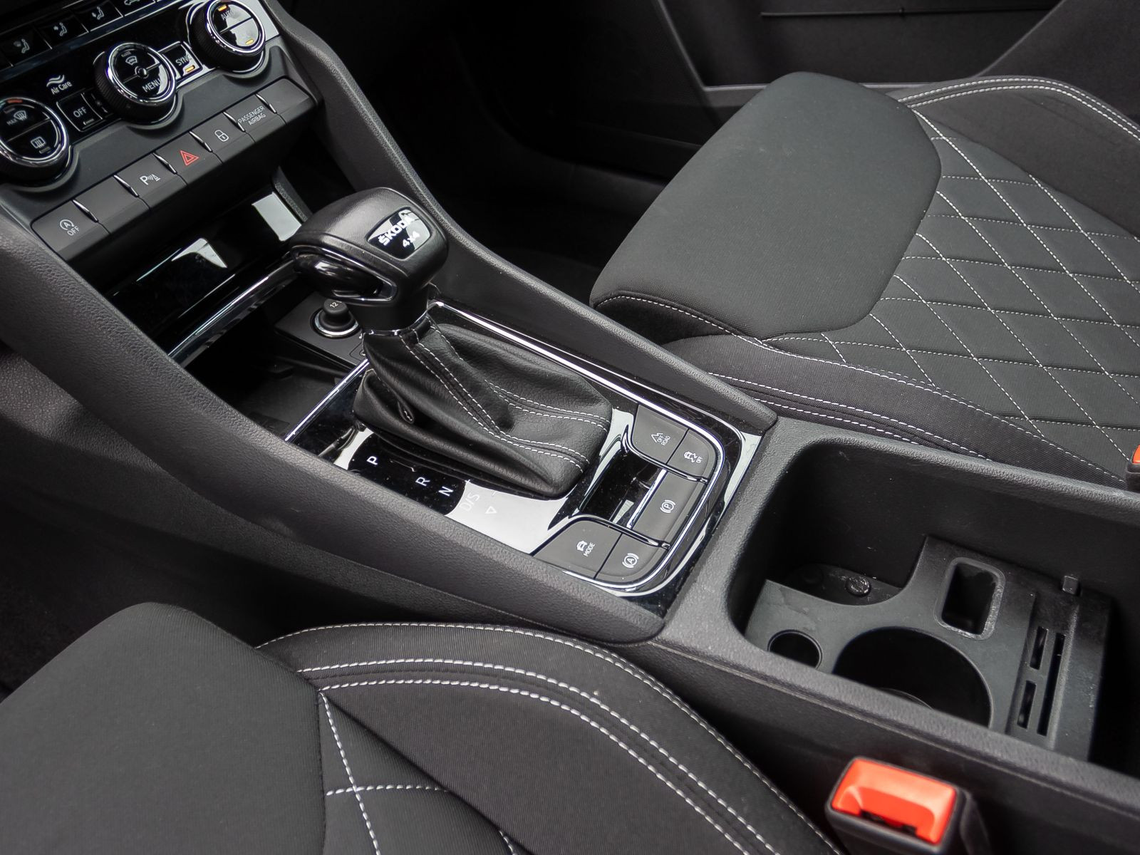 Skoda Karoq Sportline 2.0TDI DSG LED ACC AHK EPH
