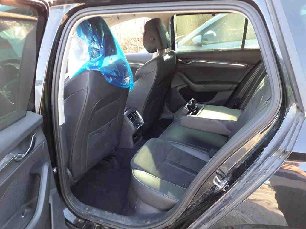 Skoda Octavia Combi SCOUT 2.0TDI 4x4 DSG HuD Navi ACC