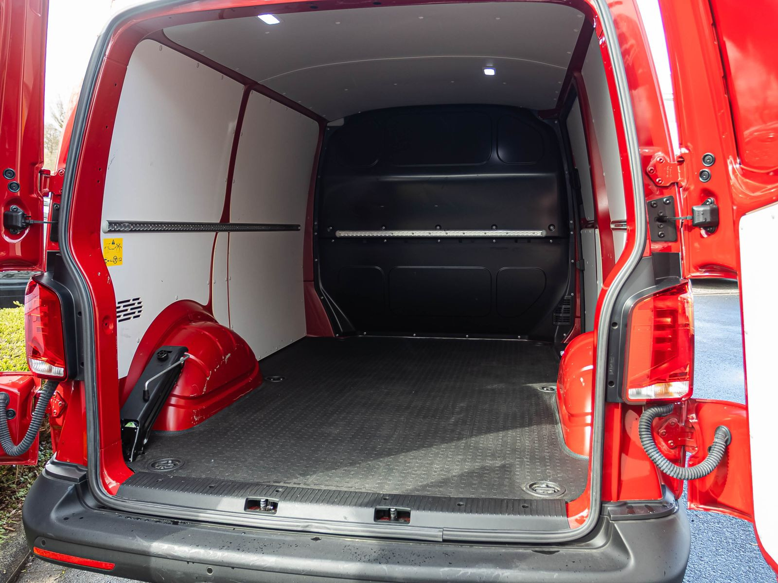 Volkswagen T6.1 Transporter 2.0 TDI DSG 4Motion Kasten, Standheizung, Klima, Parkpilot, App-Connect