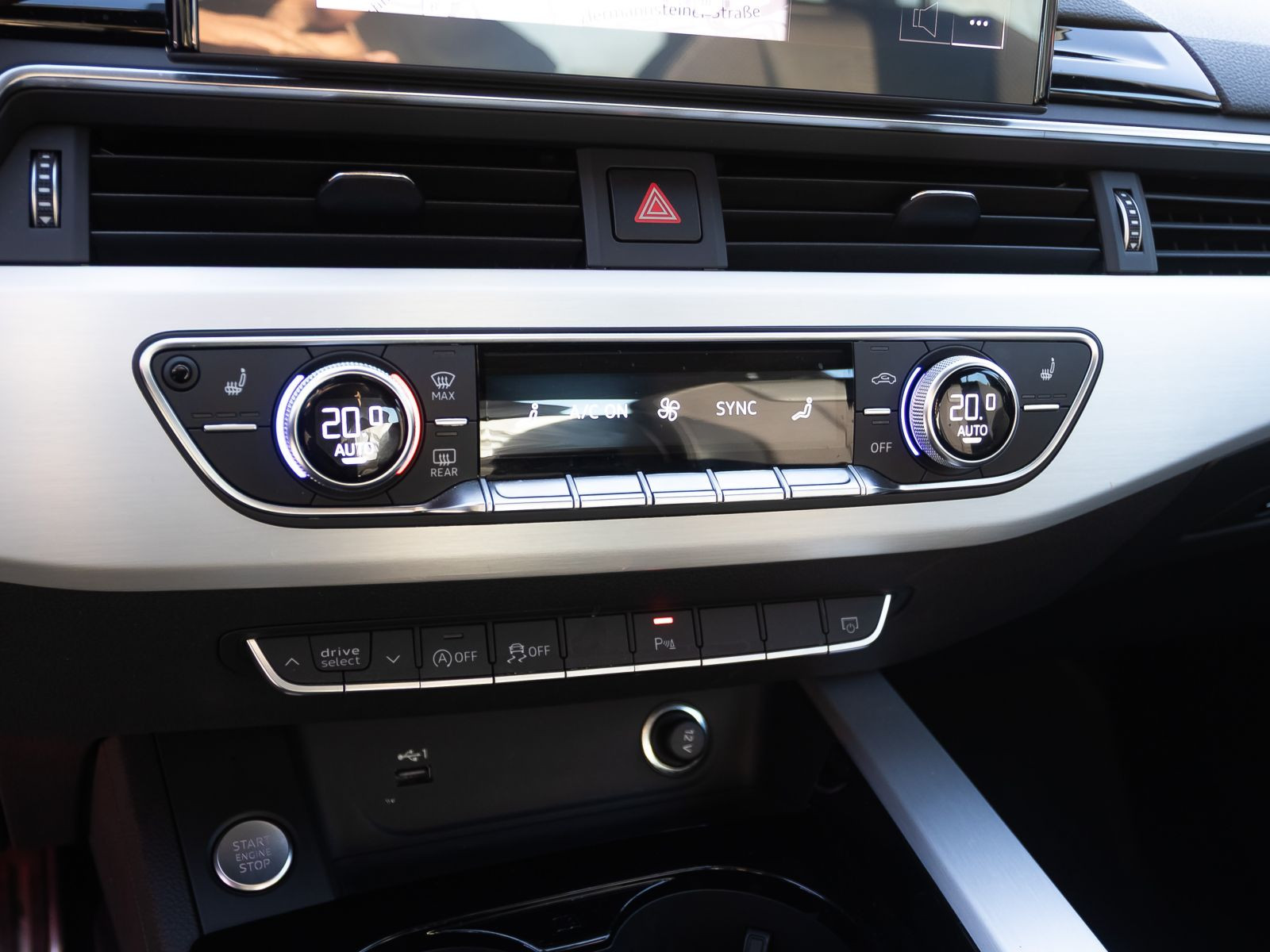 Audi A4 Avant S line Competition 40TDI qu Stronic Navi LED GRA AHK