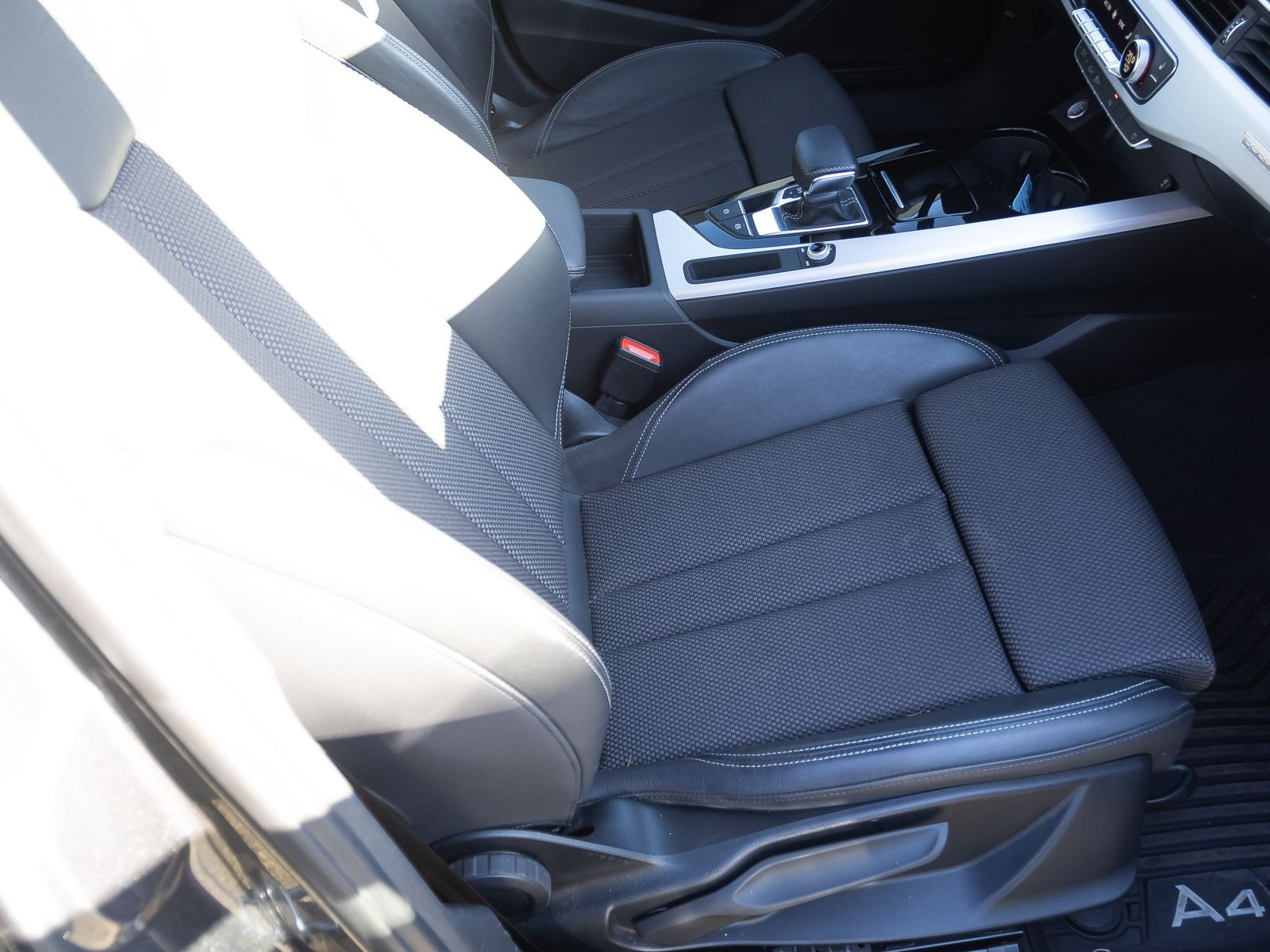 Audi A4 Avant S line Competition 40TDI qu Stronic Navi LED GRA AHK