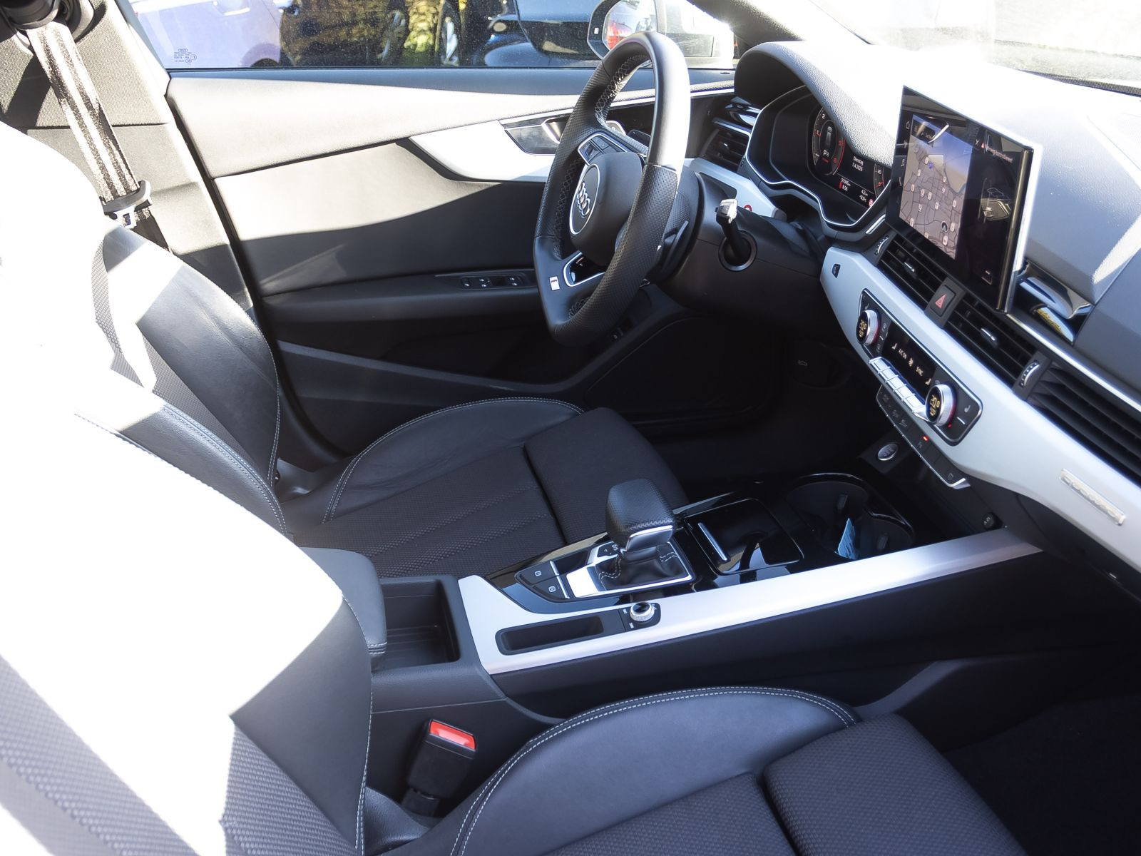 Audi A4 Avant S line Competition 40TDI qu Stronic Navi LED GRA AHK