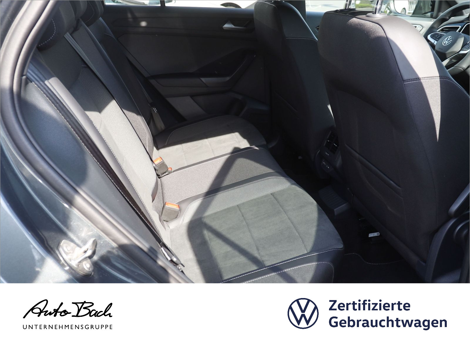 Volkswagen T-ROC 1.5 TSI DSG R-Line, Navi, LED, AHK, Rückfahrkamera, App-Connect