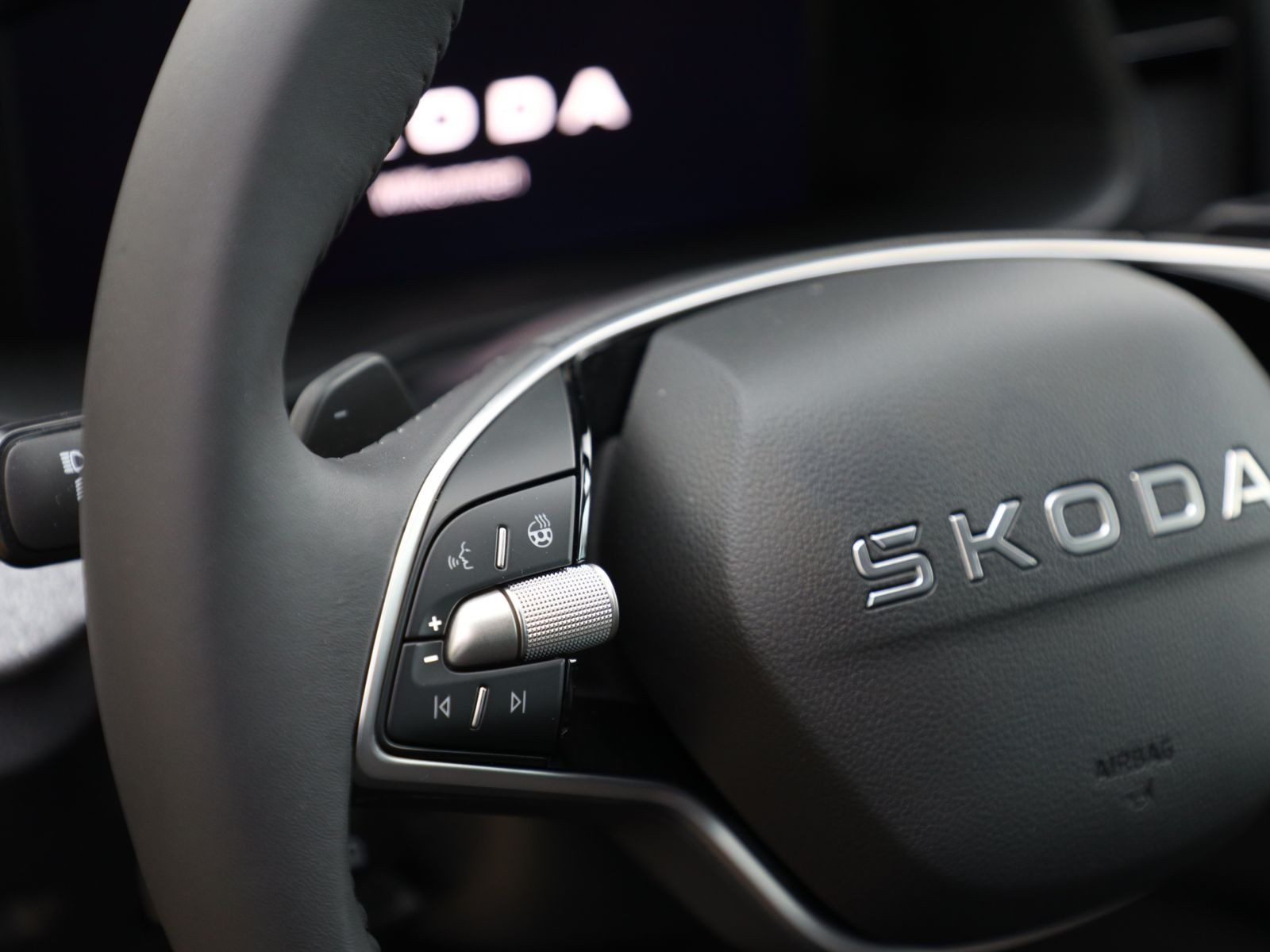 Skoda Scala Balance 1,5 TSI DSG ACC AHK NAVI RFK KESSY