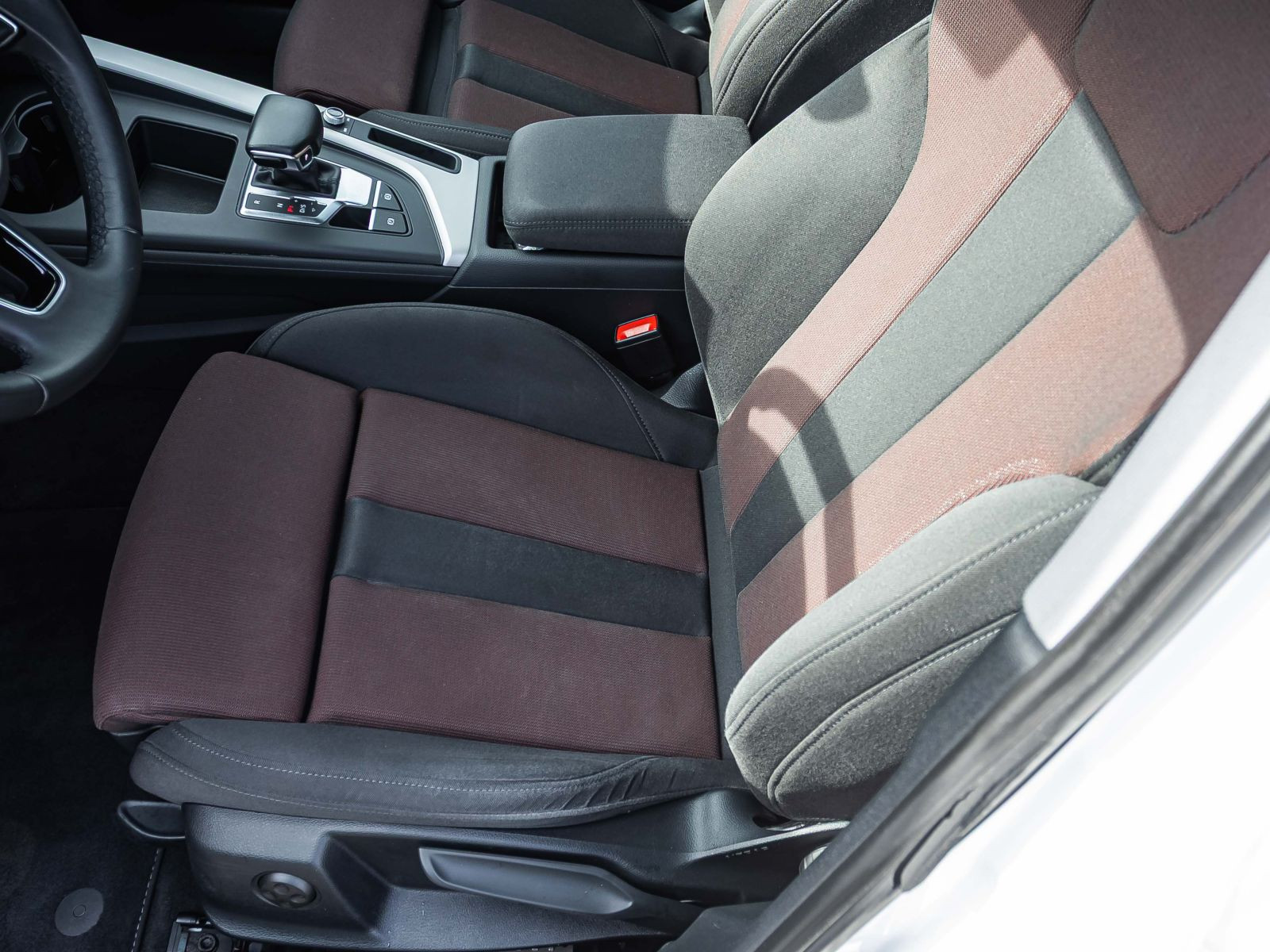 Audi A4 Avant S line 40TDI Stronic Navi LED GRA EPH