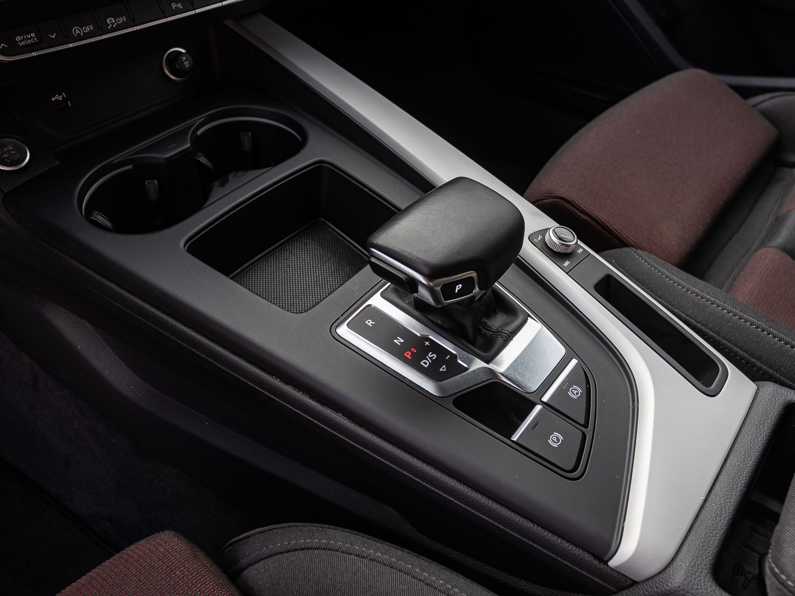 Audi A4 Avant S line 40TDI Stronic Navi LED GRA EPH