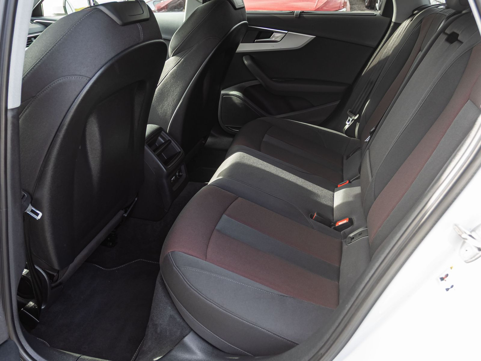 Audi A4 Avant S line 40TDI Stronic Navi LED GRA EPH