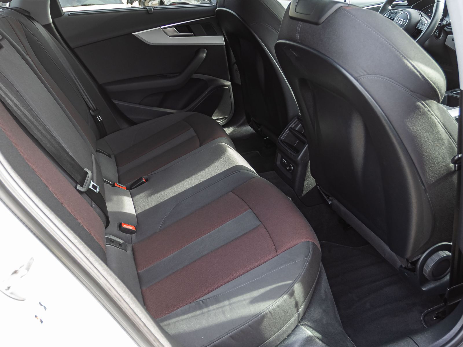 Audi A4 Avant S line 40TDI Stronic Navi LED GRA EPH