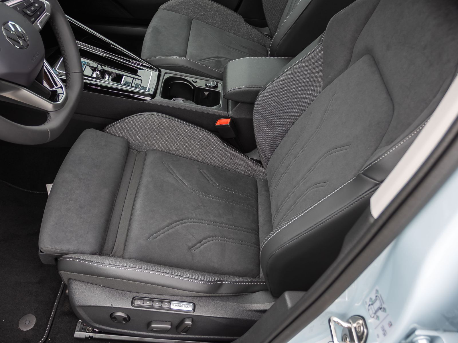 Volkswagen Golf VIII Style 1.5 eTSI DSG Matrix Panorama ACC