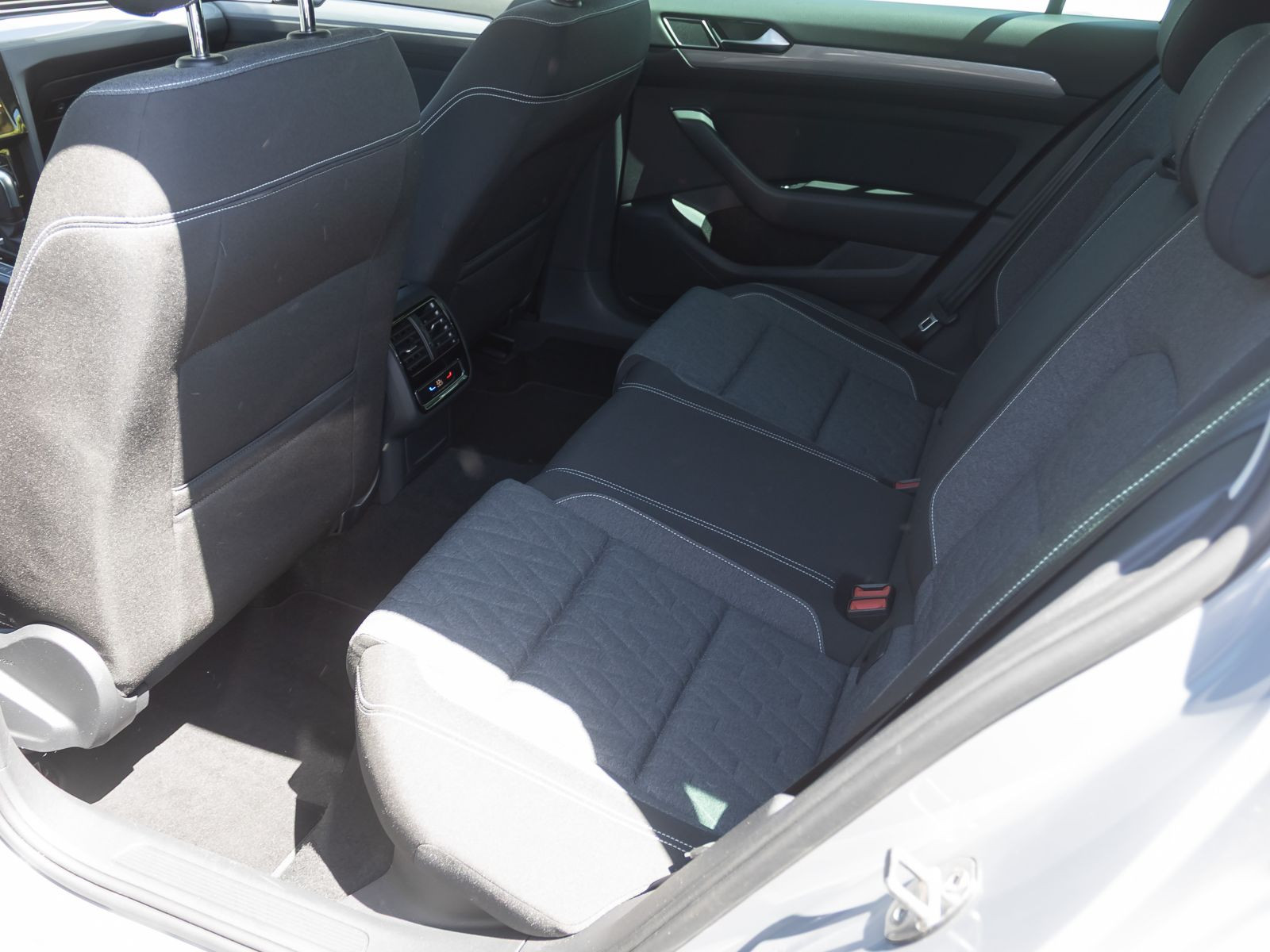 Volkswagen Passat Variant Business 2.0TDI DSG Navi LED ACC EPH