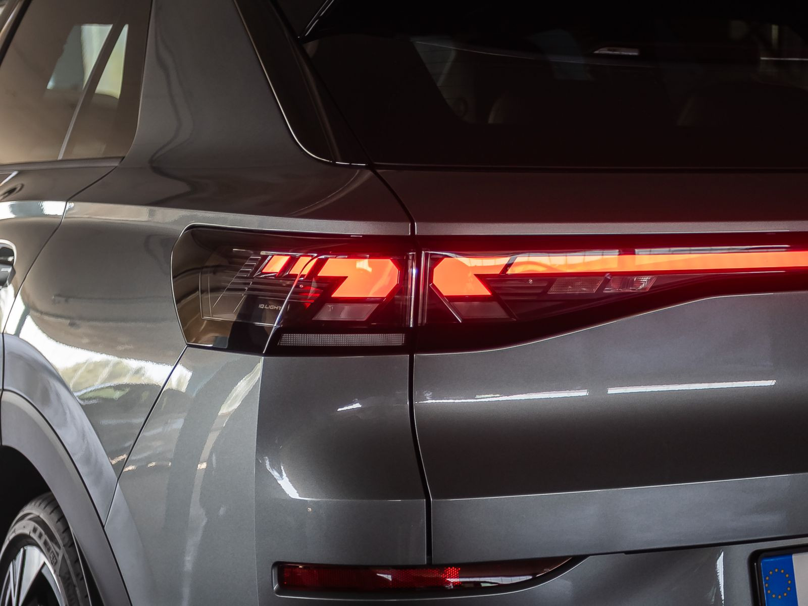 Volkswagen T-Roc R-Line 1.5 eTSI DSG Navi Matrix HuD Panorama AHK