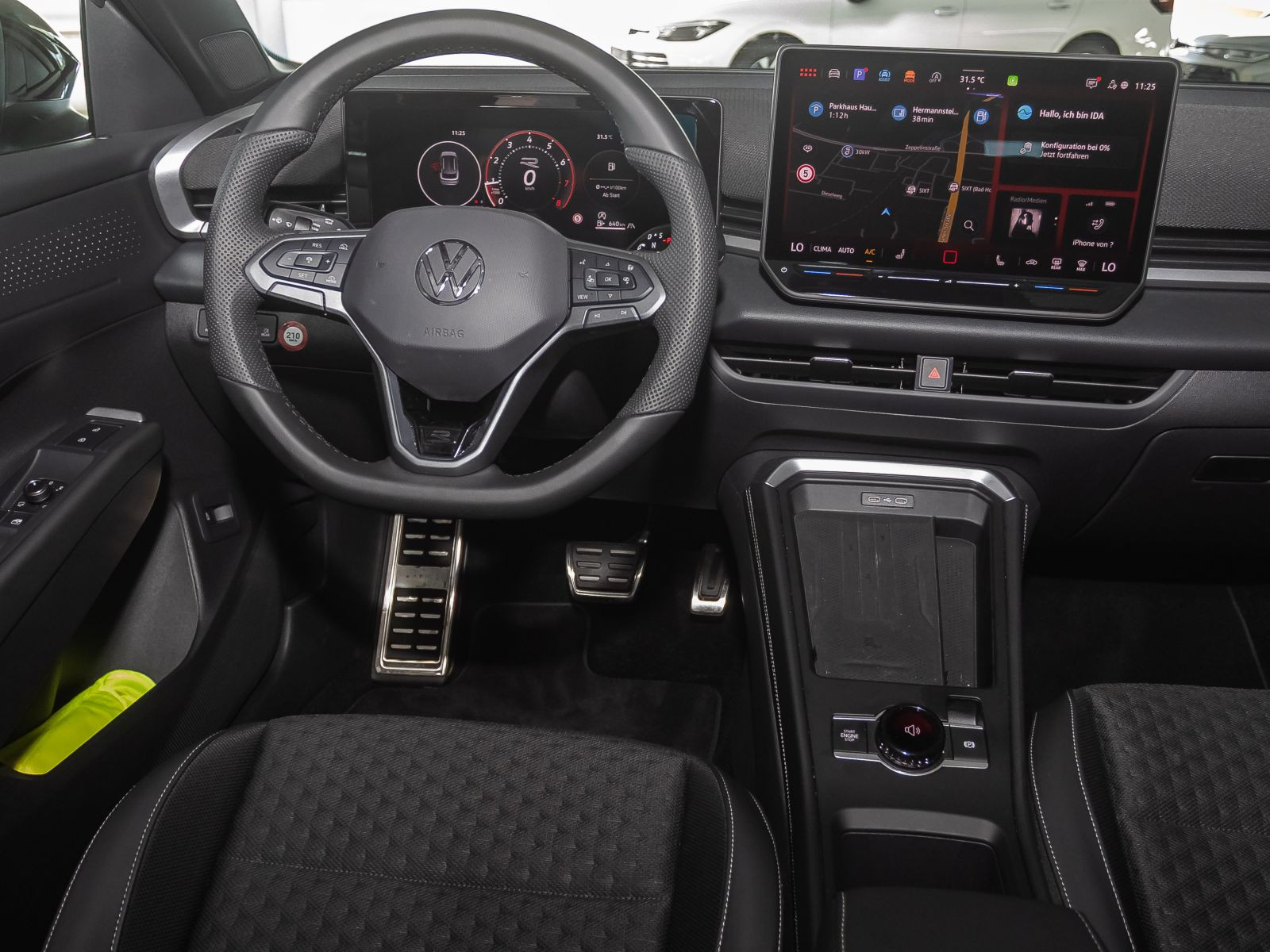 Volkswagen T-Roc R-Line 1.5 eTSI DSG Navi Matrix HuD Panorama AHK