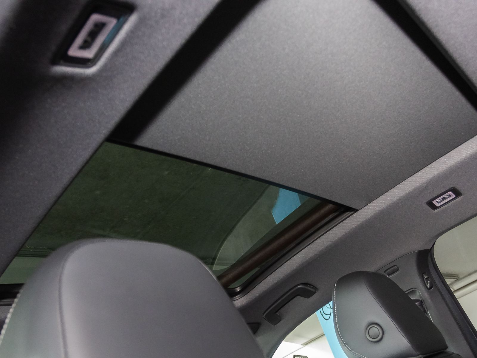 Volkswagen T-Roc R-Line 1.5 eTSI DSG Navi Matrix HuD Panorama AHK