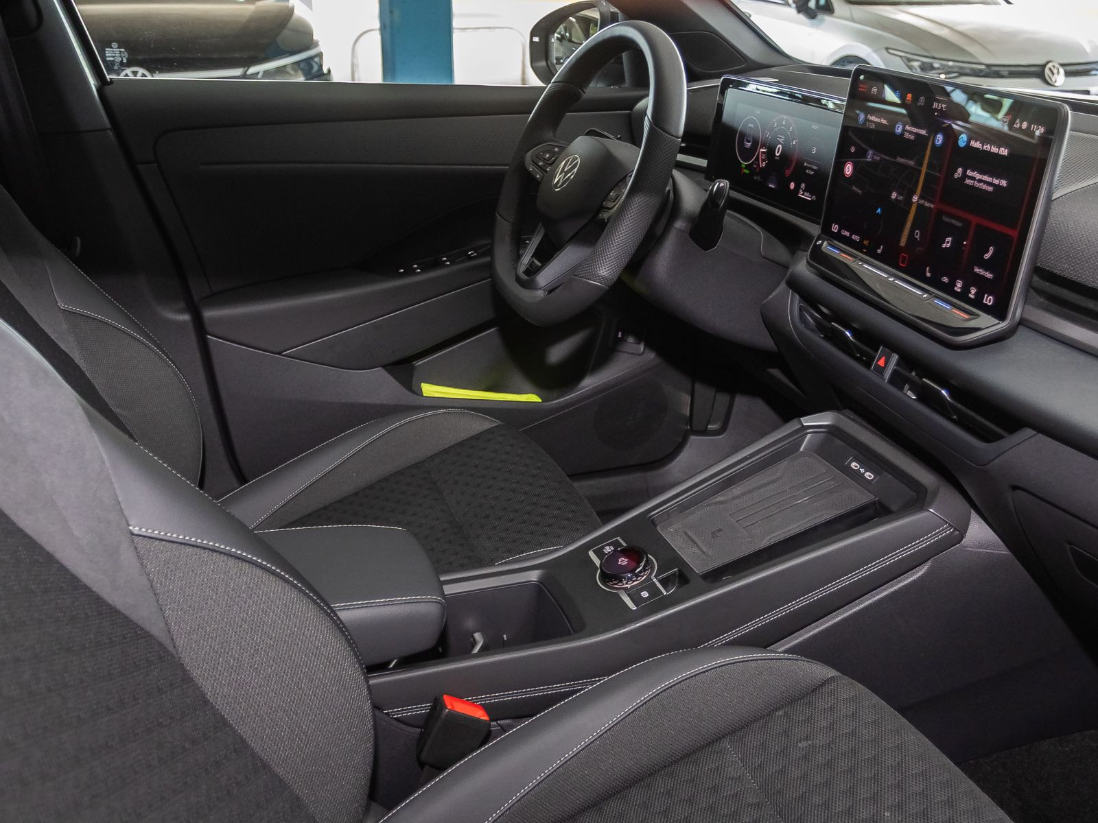 Volkswagen T-Roc R-Line 1.5 eTSI DSG Navi Matrix HuD Panorama AHK
