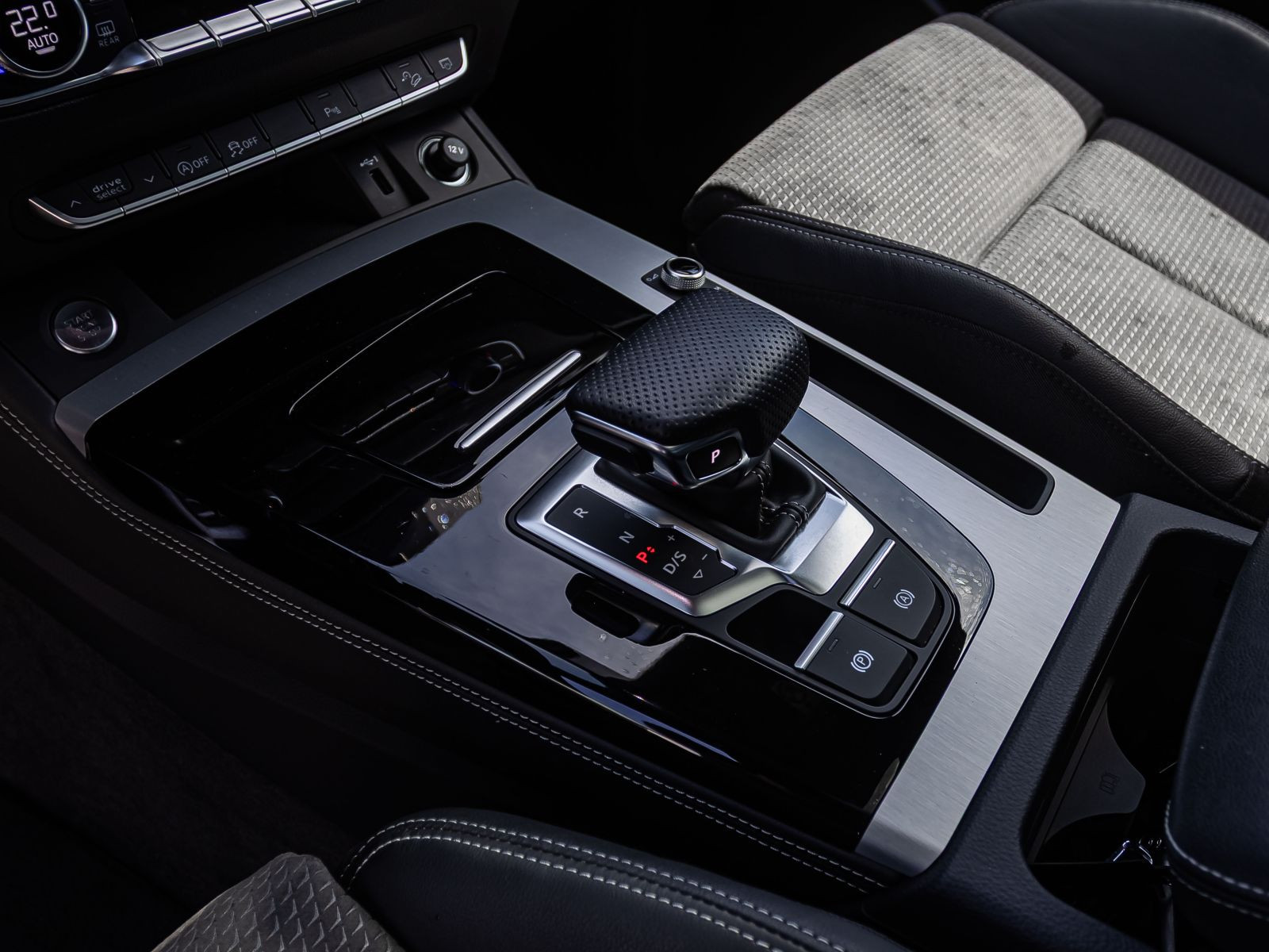 Audi Q5 S line 40TDI qu Stronic Navi LED Standhzg Panorama