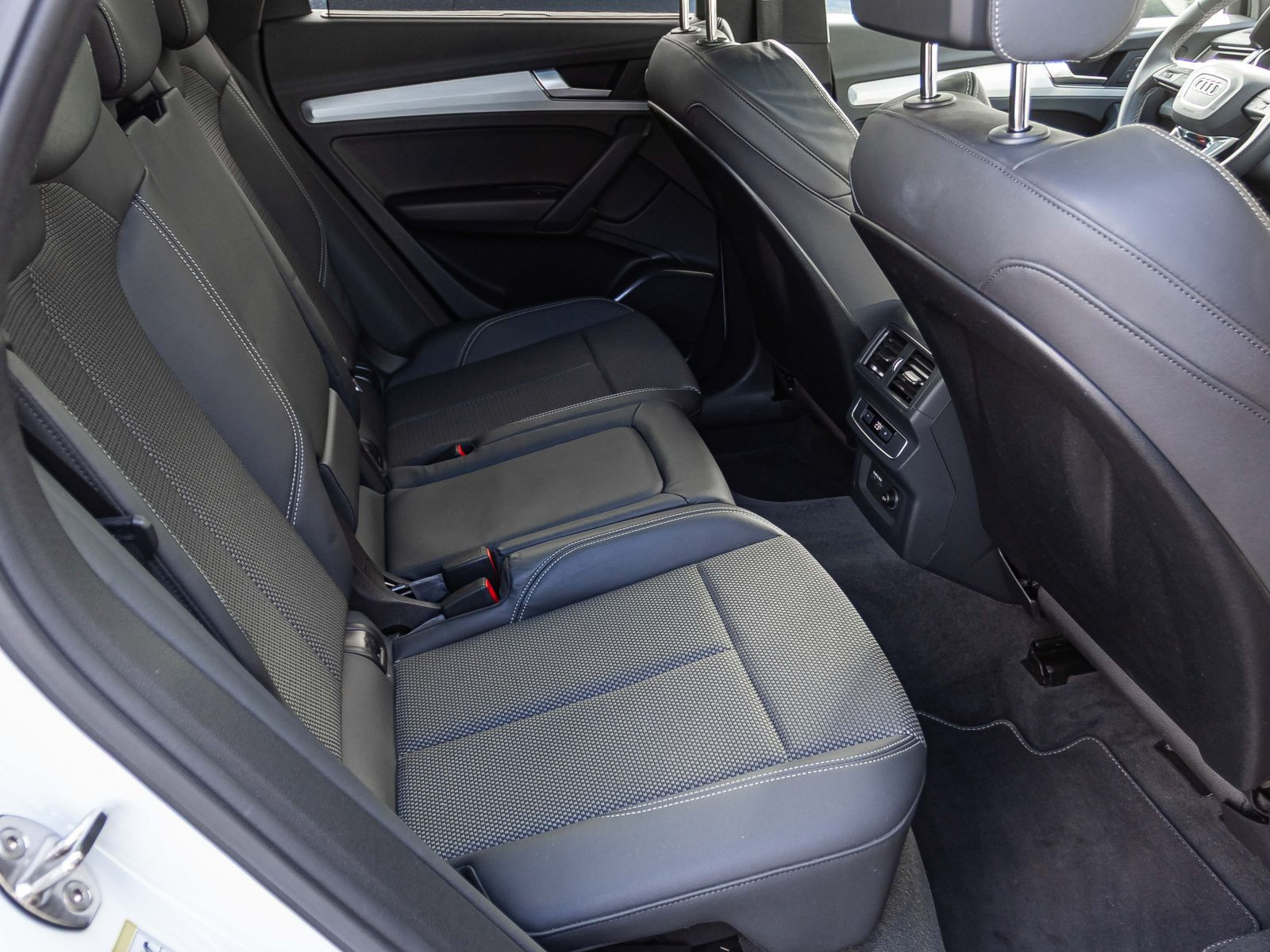 Audi Q5 S line 50TFSIe qu HuD Luftfahrwerk Panorama