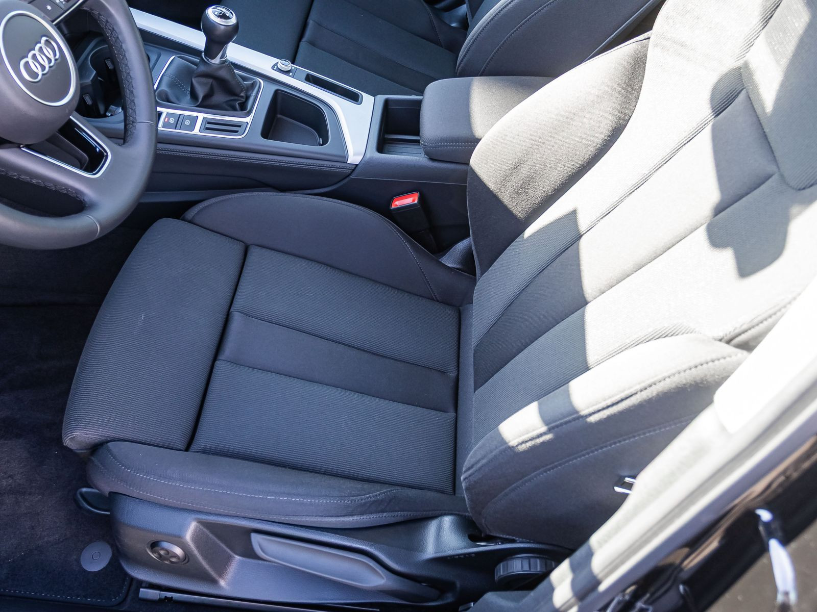 Audi A4 Avant Advanced 35TFSI Navi LED GRA EPH DAB