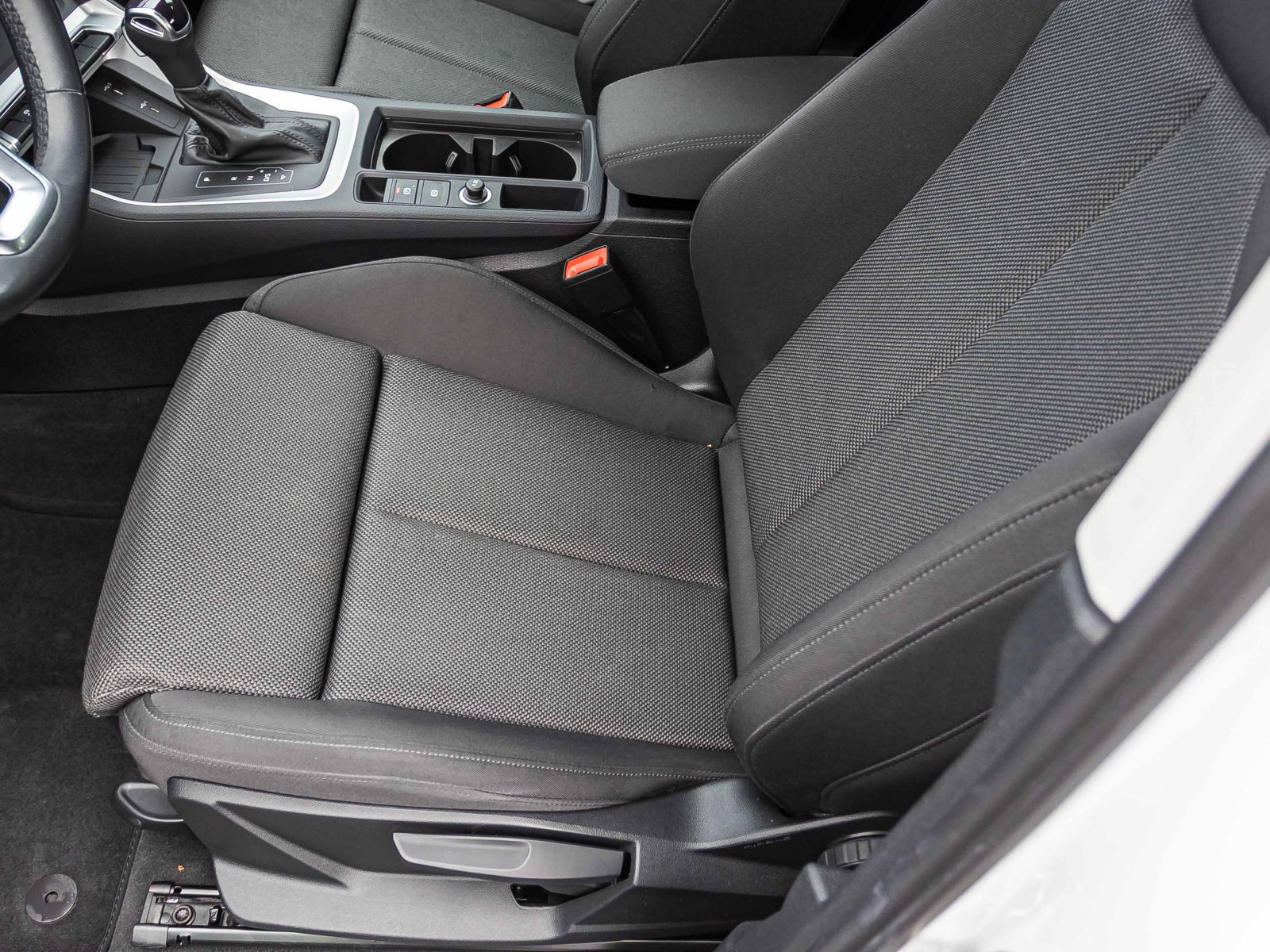 Audi Q3 advanced 40TFSI qu Stronic Navi LED GRA EPH