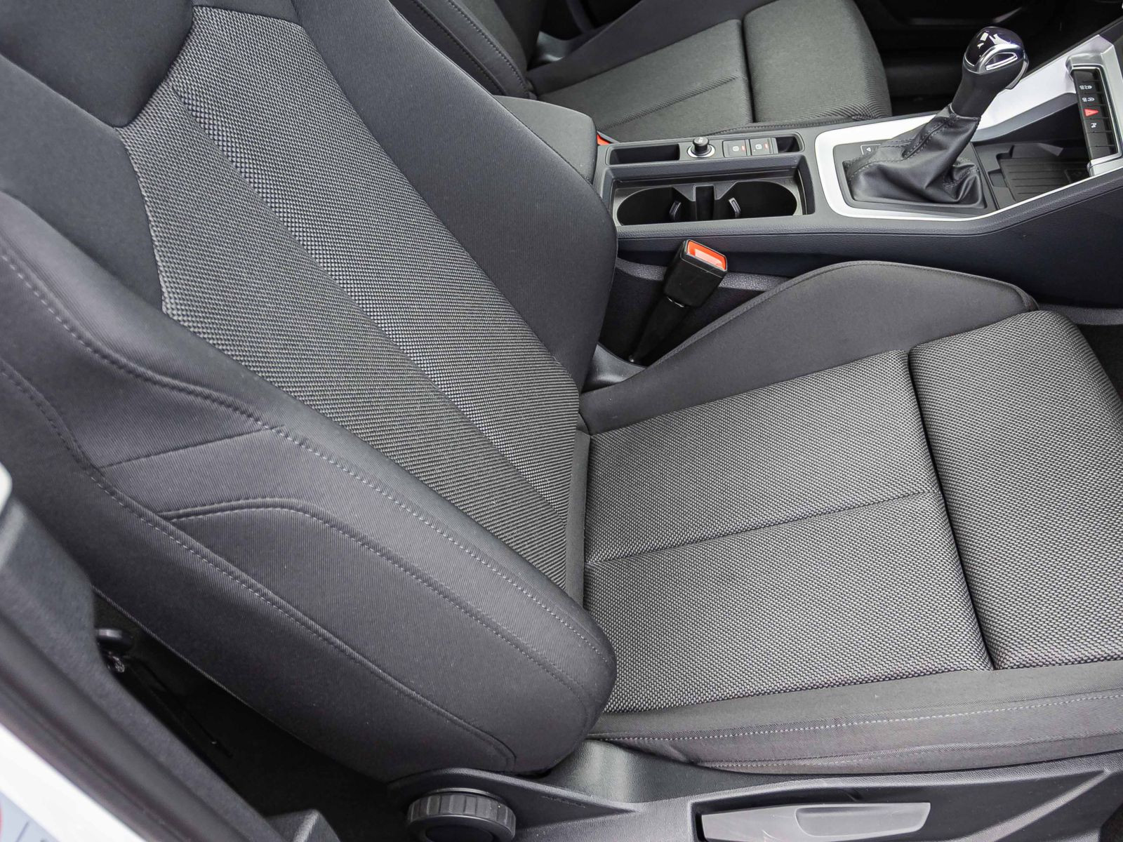 Audi Q3 advanced 40TFSI qu Stronic Navi LED GRA EPH