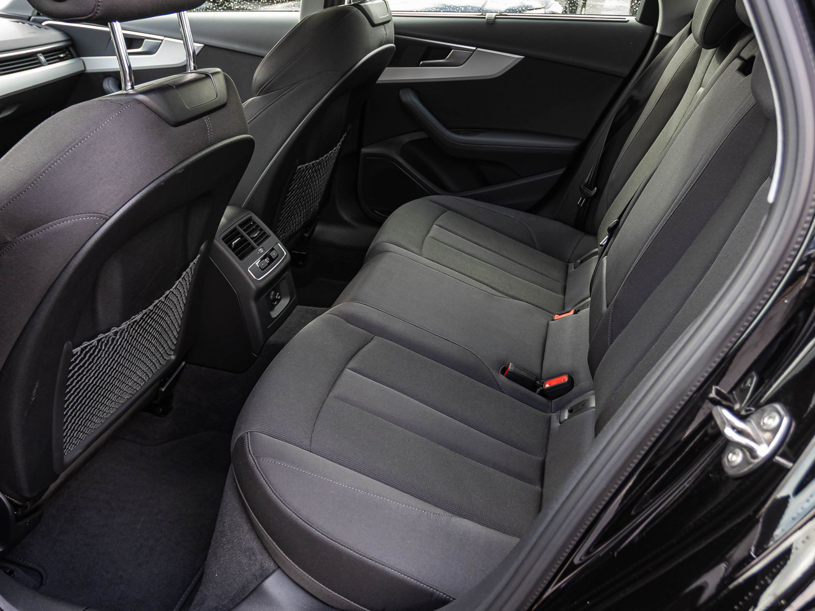 Audi A4 Avant Advanced 35TFSI Navi LED GRA EPH DAB