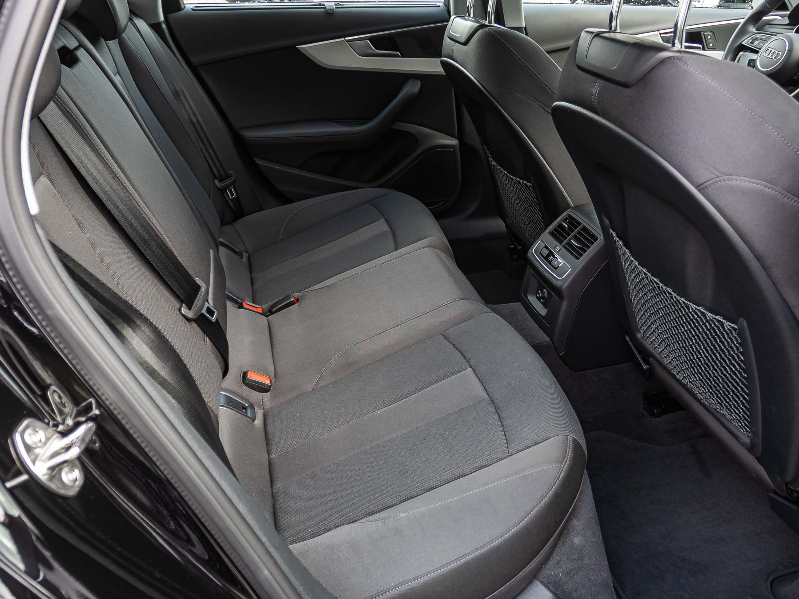 Audi A4 Avant Advanced 35TFSI Navi LED GRA EPH DAB