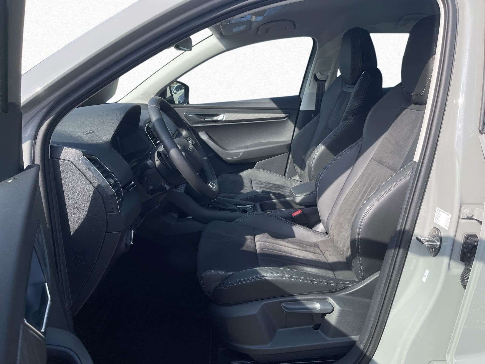 Skoda Karoq Tour 2.0 TDI DSG ACC Navi LED EPH AHK