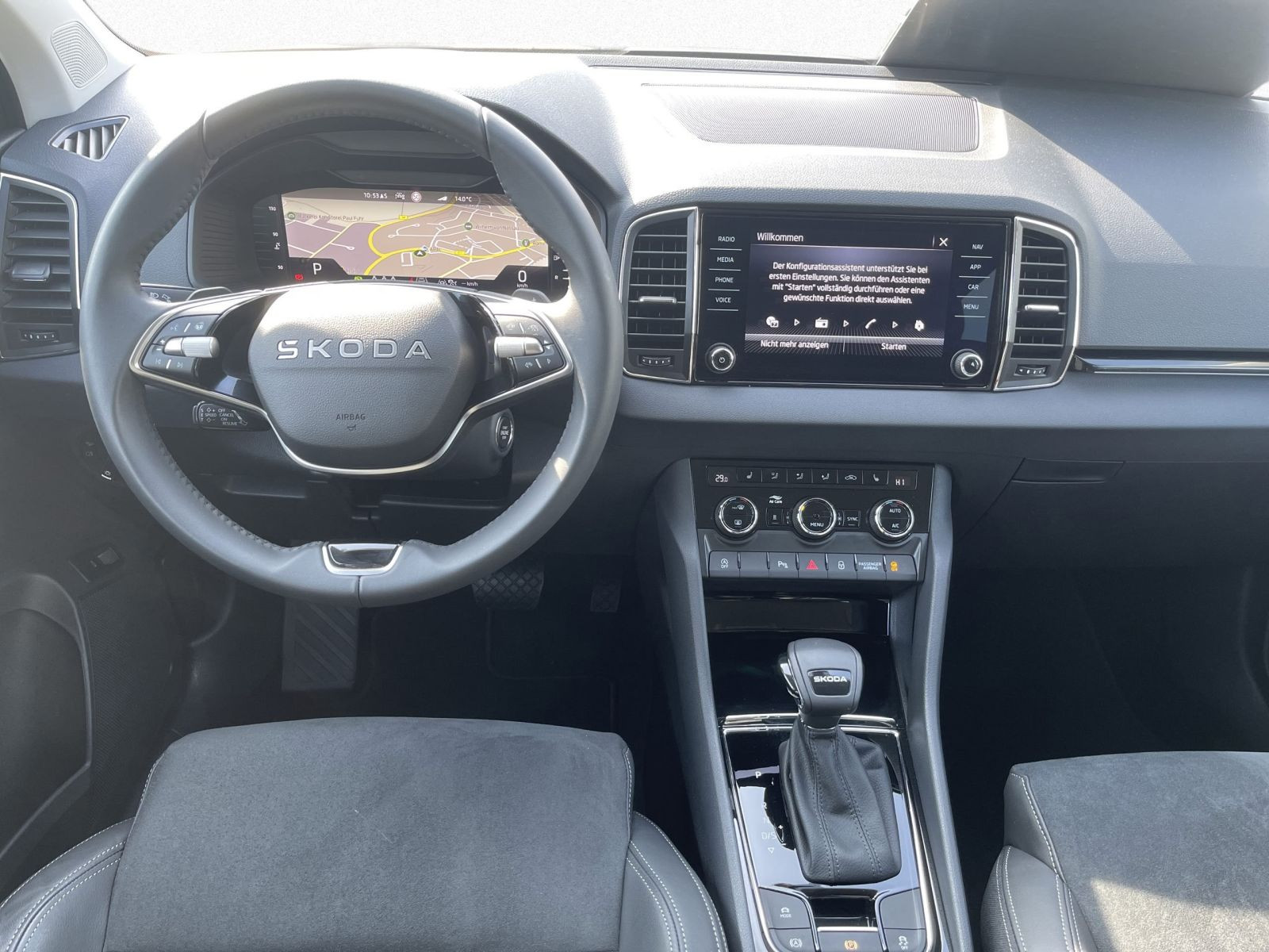 Skoda Karoq Tour 2.0 TDI DSG ACC Navi LED EPH AHK