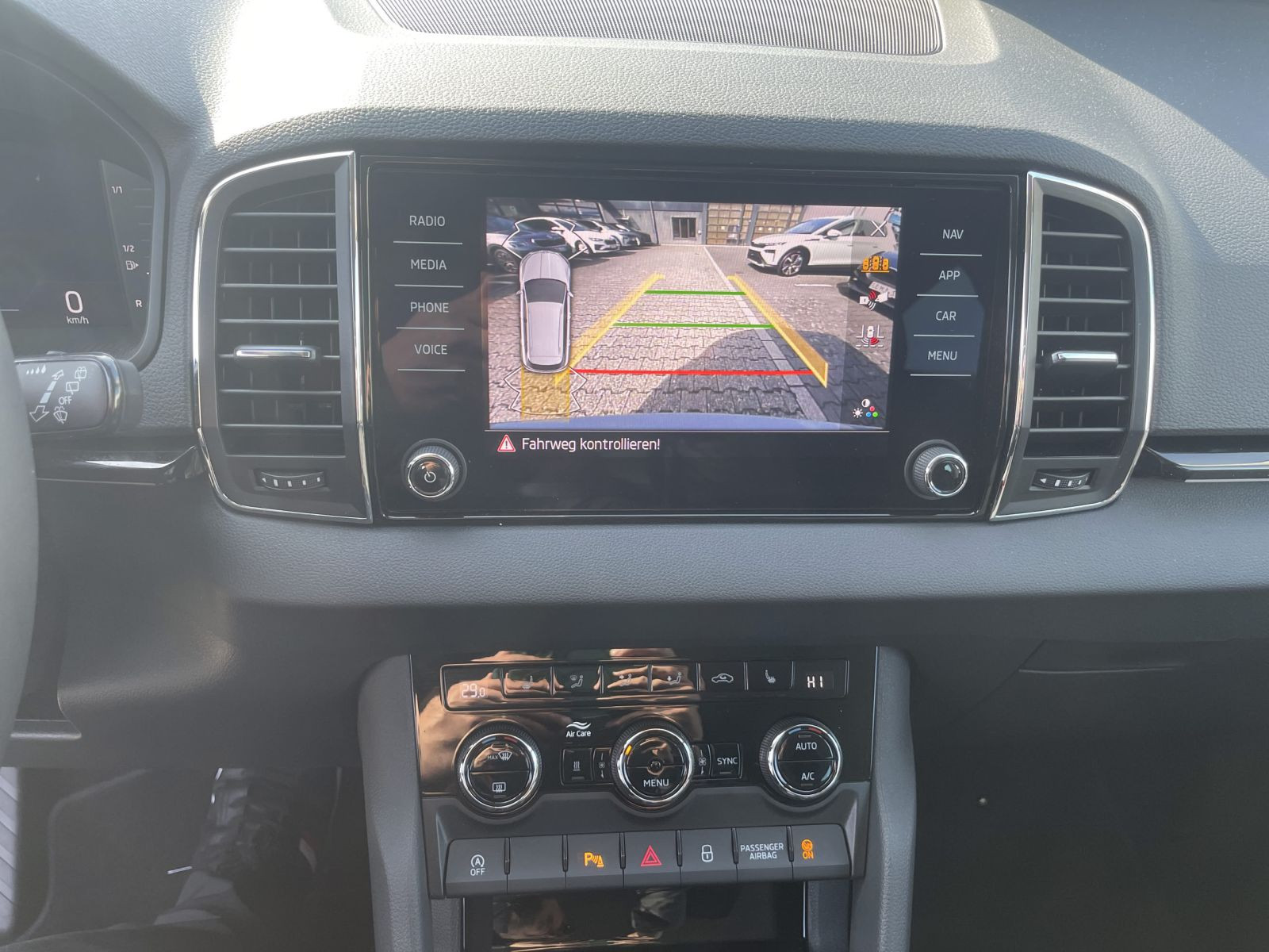 Skoda Karoq Tour 2.0 TDI DSG ACC Navi LED EPH AHK