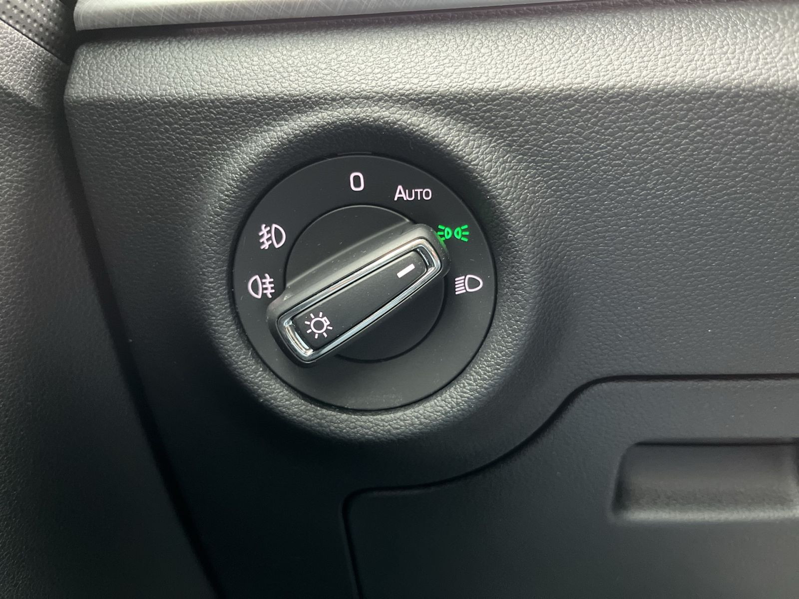 Skoda Kamiq Tour 1.5 TSI DSG Navi LED ACC EPH AHK