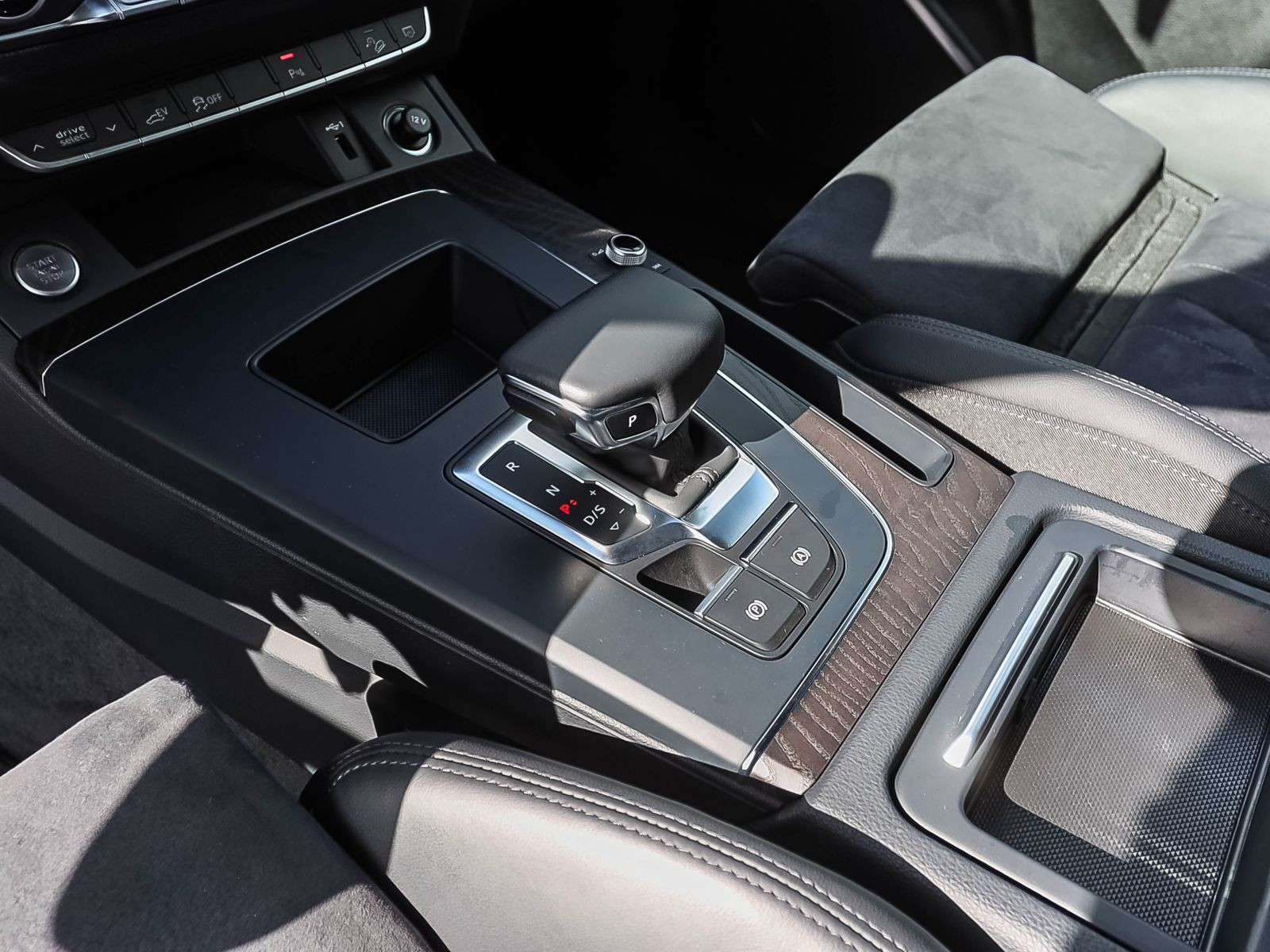 Audi Q5 advanced 50TFSIe qu Navi Luftfederung LED ACC