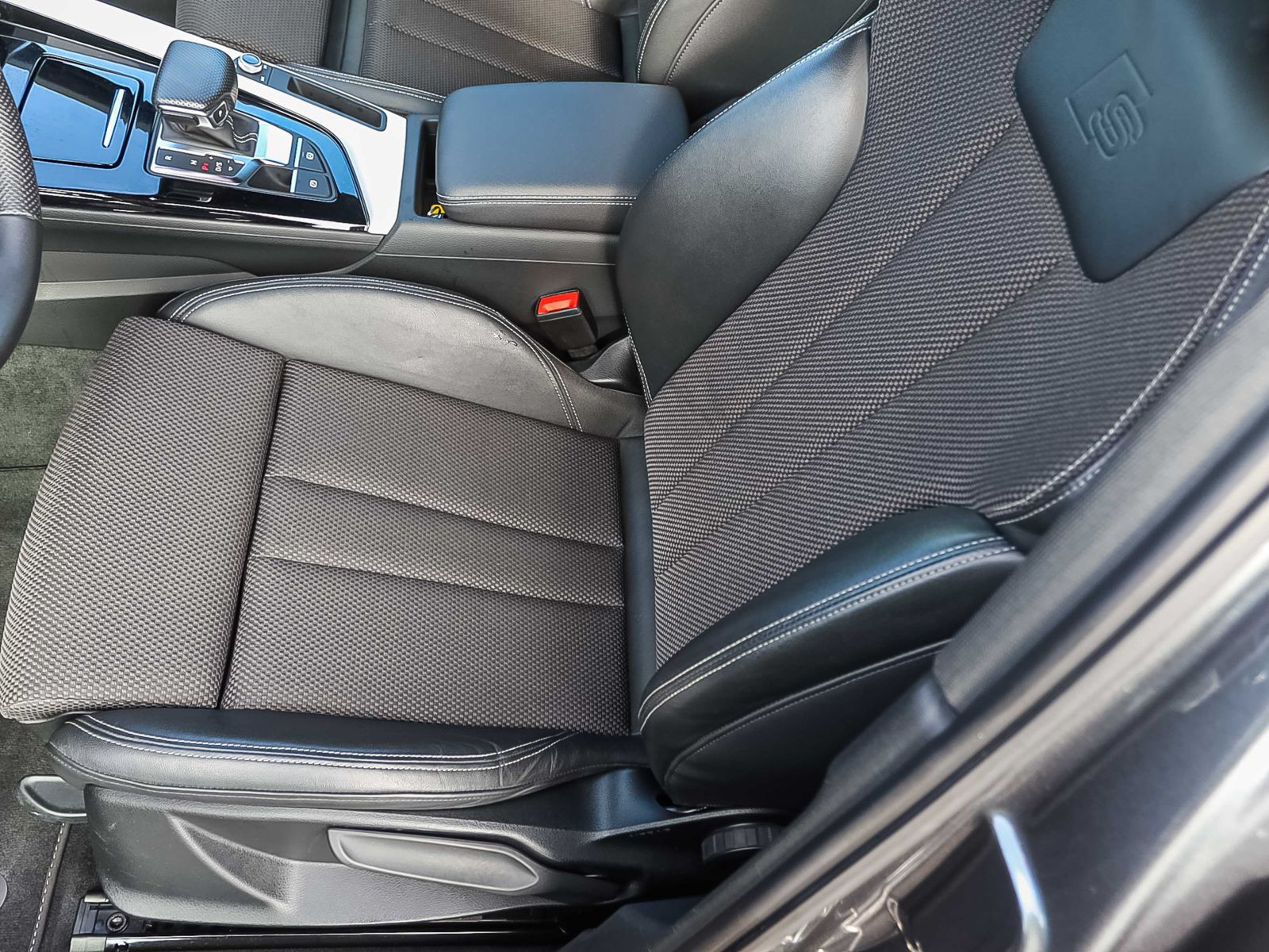 Audi A4 Avant S line 40TFSI Stronic Navi LED CarPlay