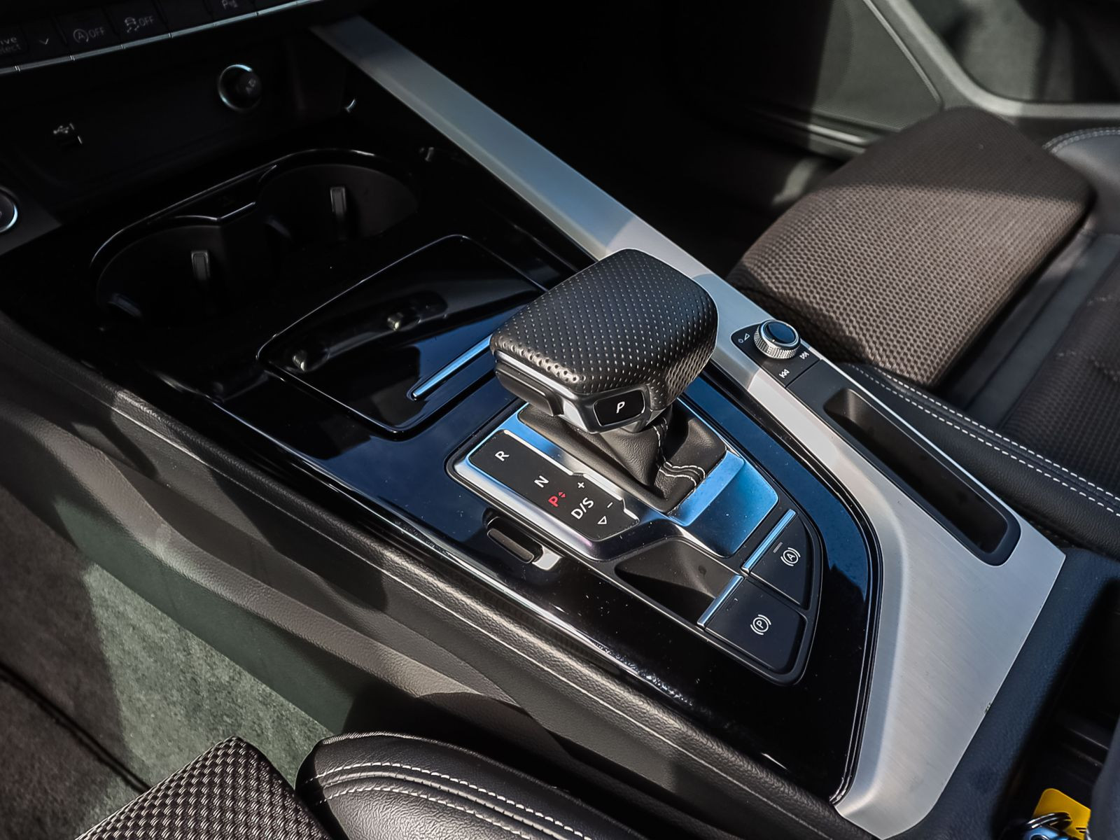 Audi A4 Avant S line 40TFSI Stronic Navi LED CarPlay