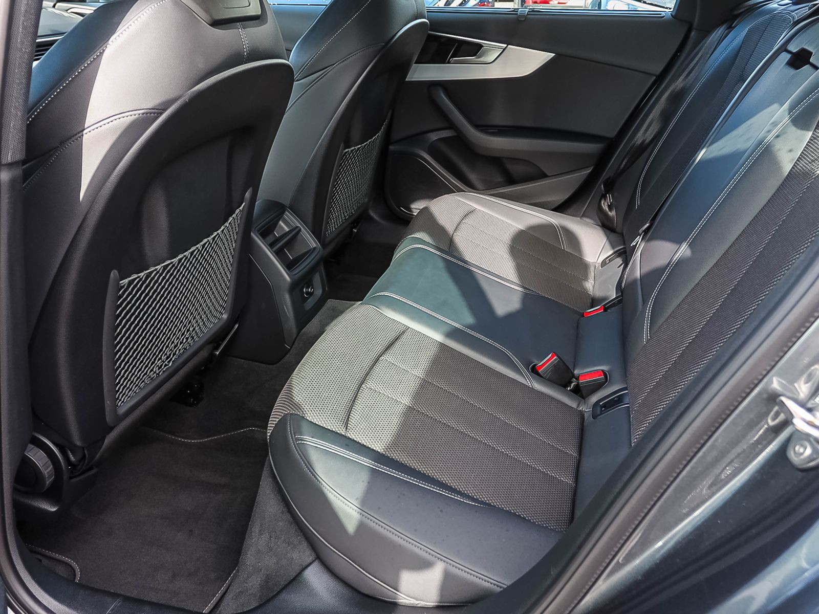 Audi A4 Avant S line 40TFSI Stronic Navi LED CarPlay