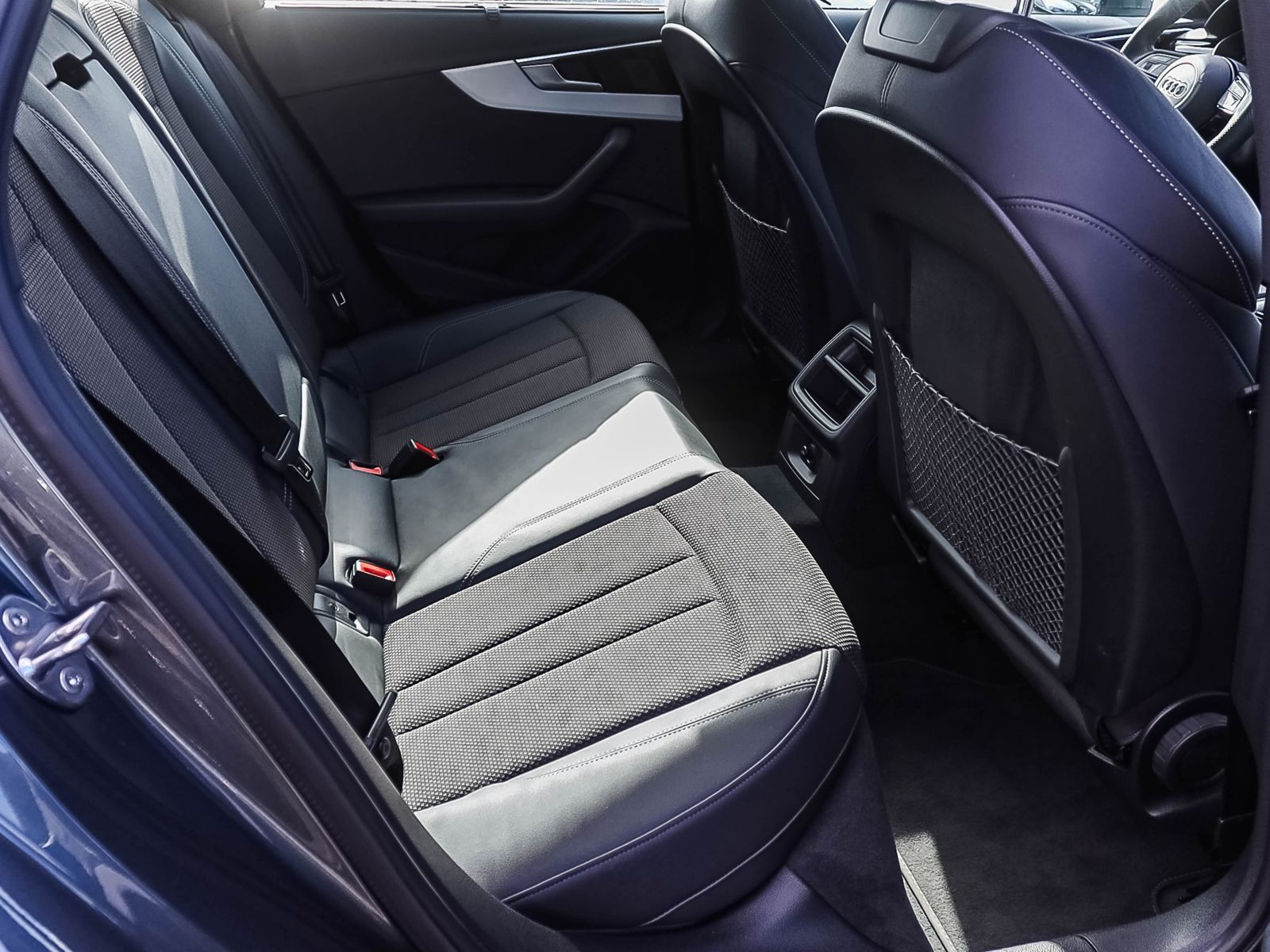 Audi A4 Avant S line 40TFSI Stronic Navi LED CarPlay