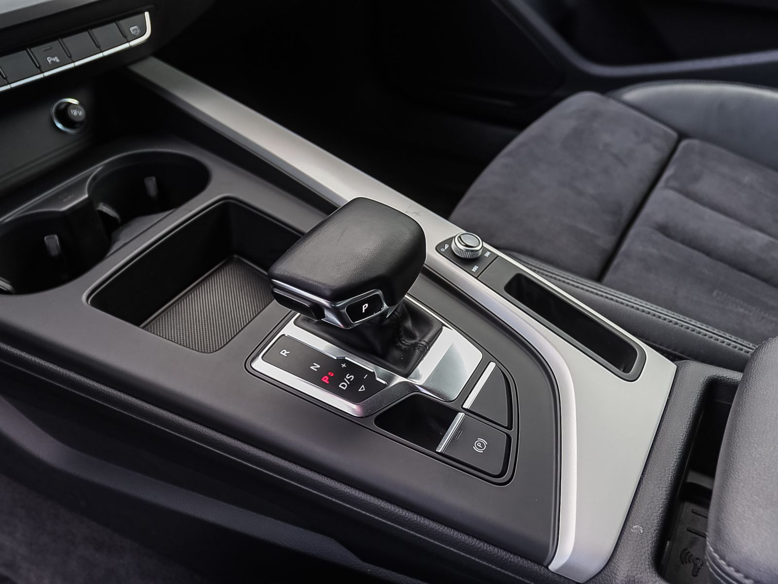 Audi A4 Avant Advanced 45TFSI qu Stronic Navi Matrix