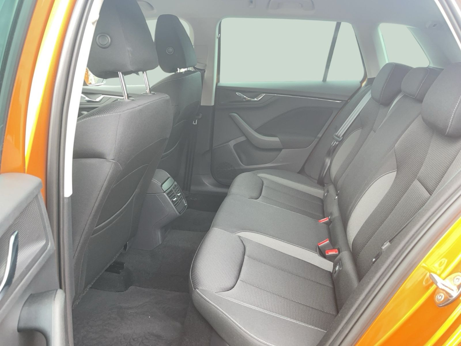 Skoda Kamiq Tour 1.0 TSI 81 kW Navi LED ACC Kessy Virtual Cockpit