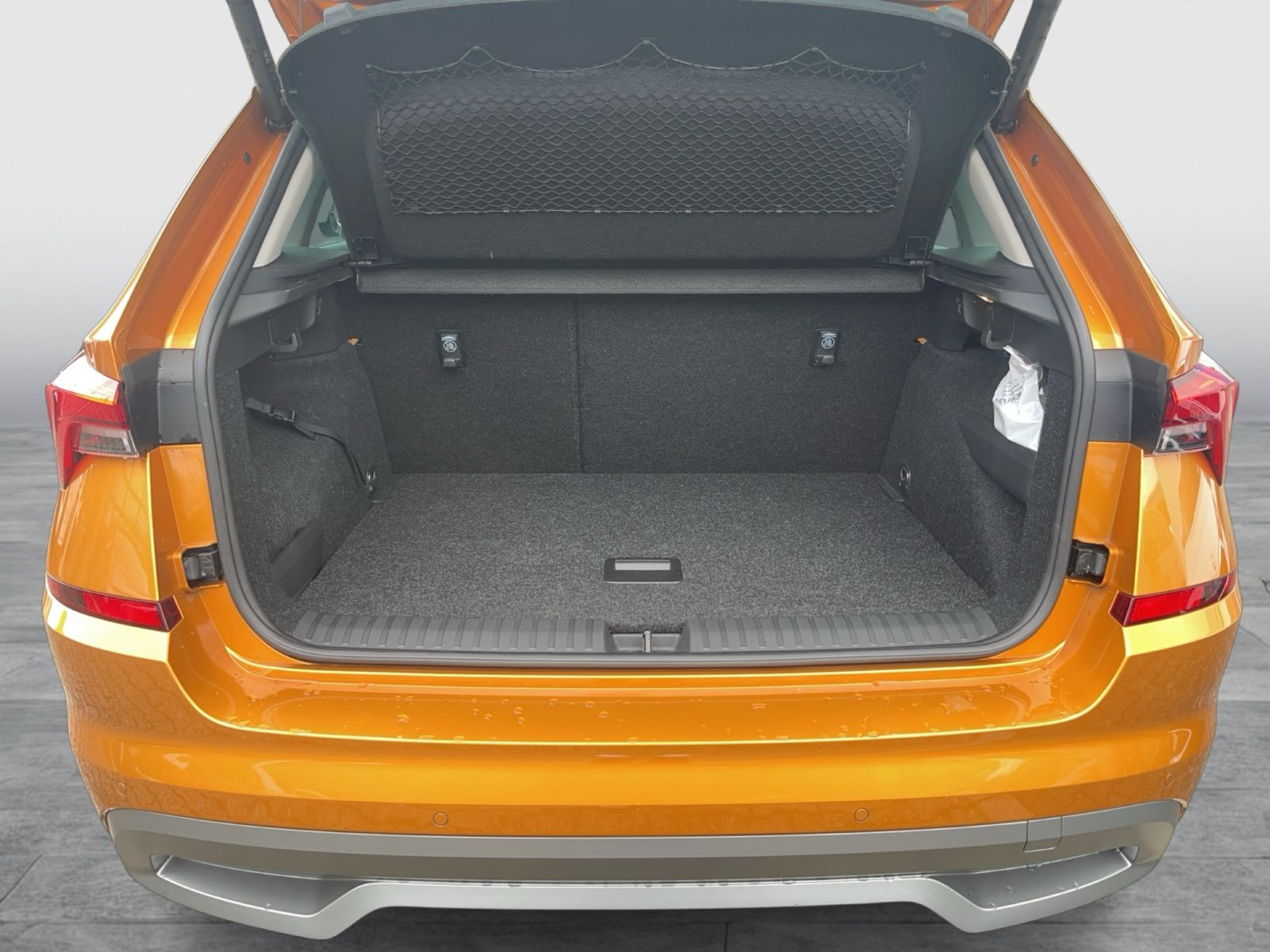 Skoda Kamiq Tour 1.0 TSI 81 kW Navi LED ACC Kessy Virtual Cockpit